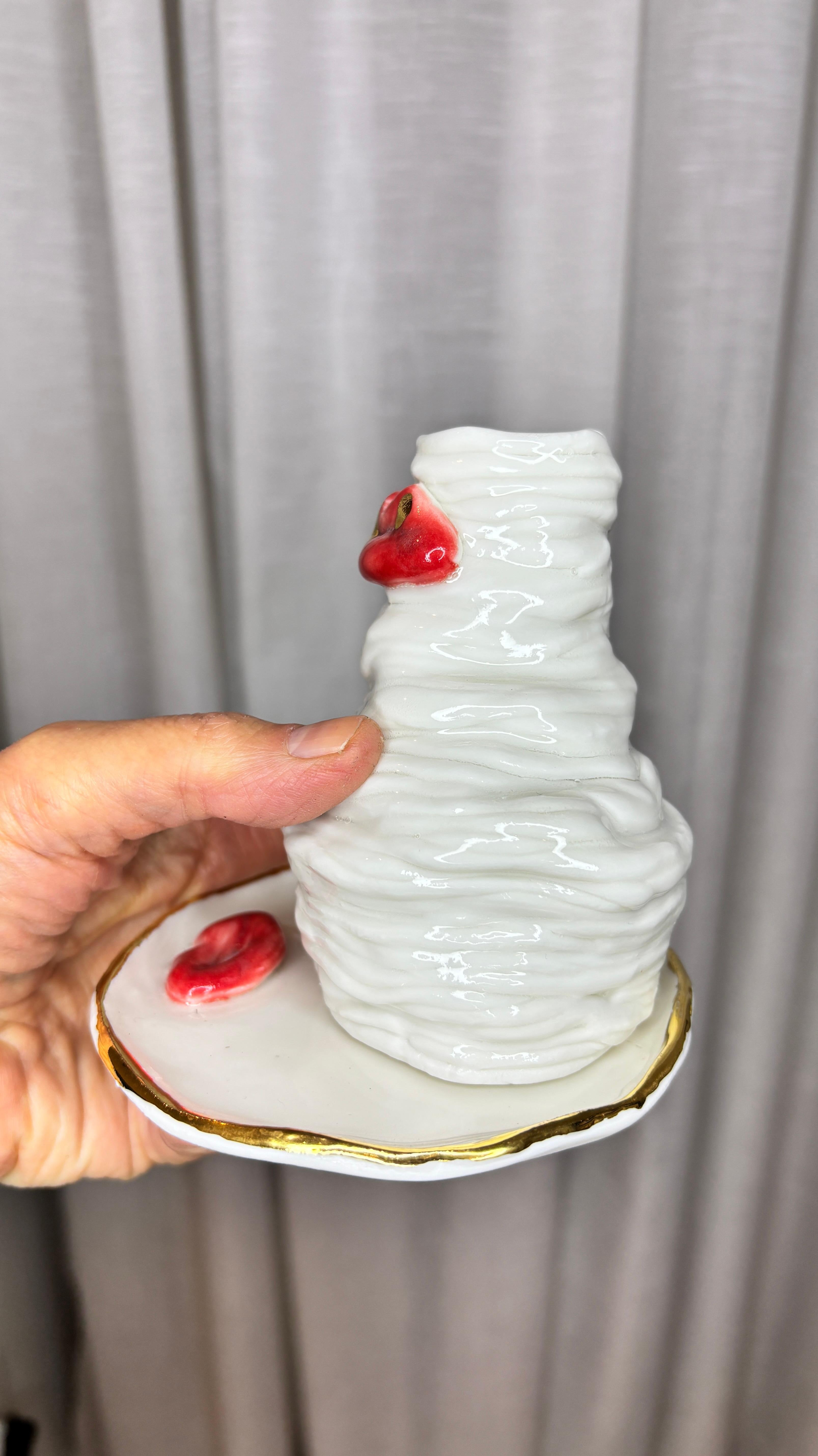 Jardinera de porcelana blanca, roja y dorada by Hania jneid en venta 1