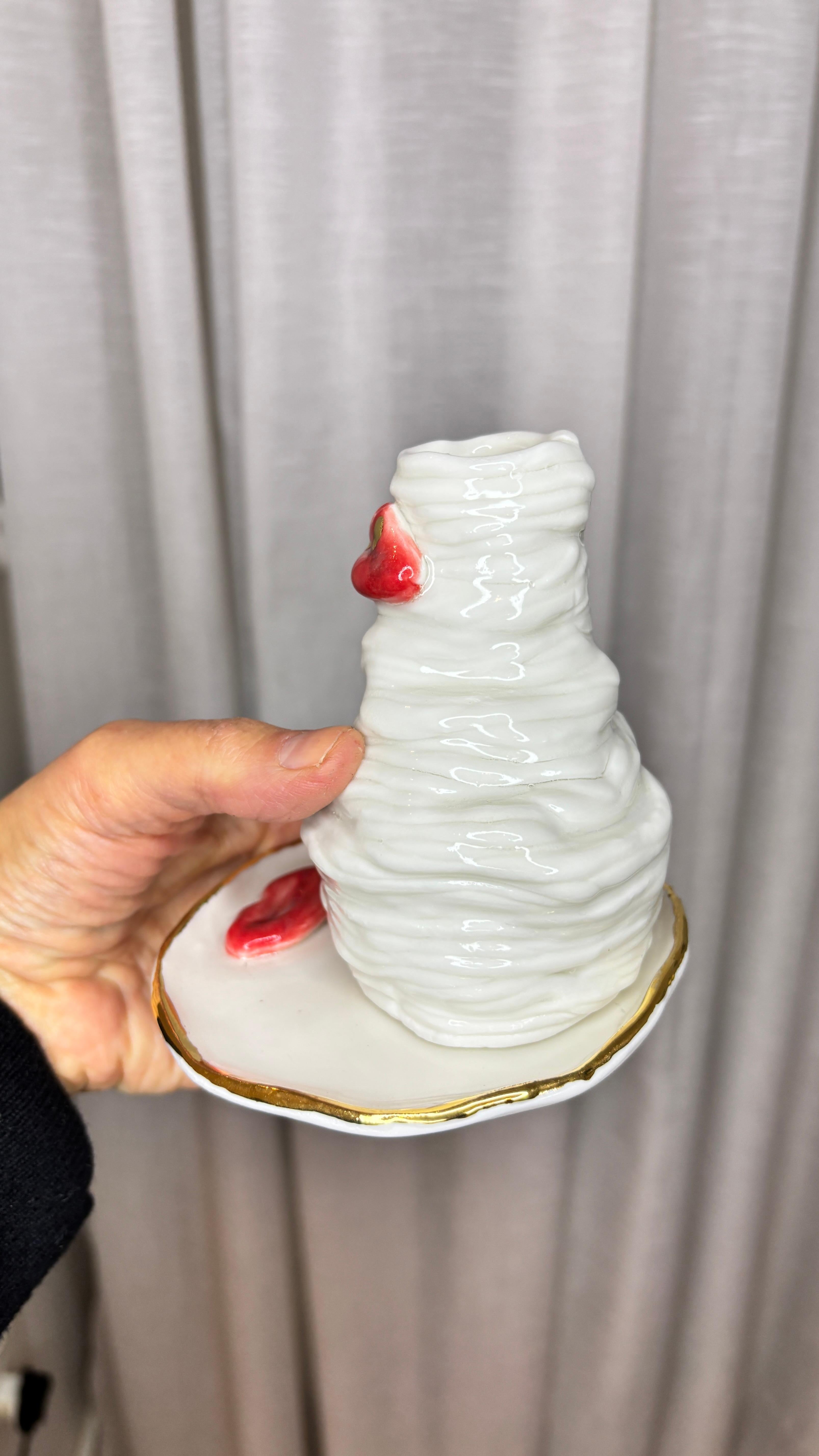 Jardinera de porcelana blanca, roja y dorada by Hania jneid en venta 2