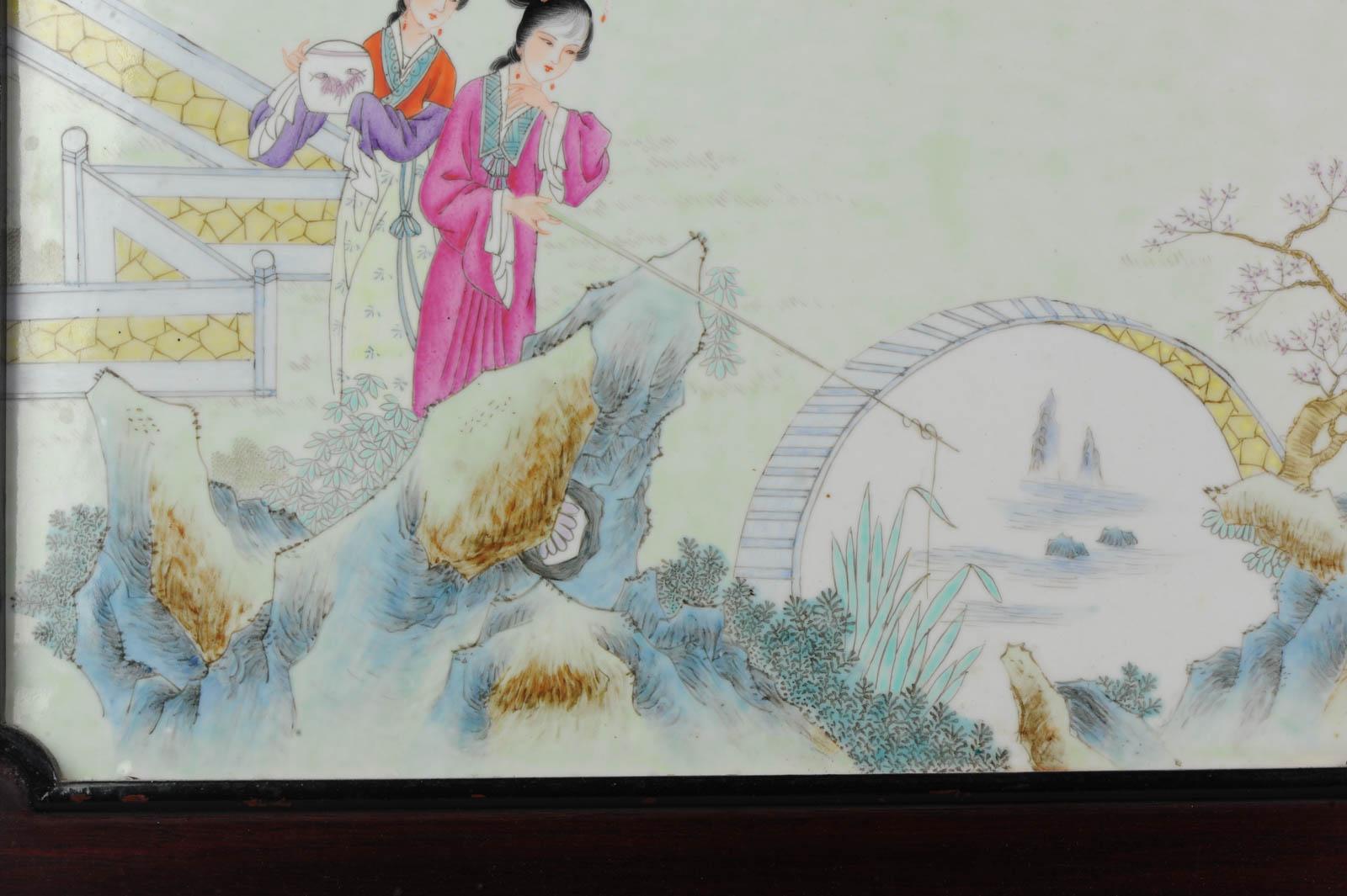 Plaque en porcelaine Dames dans un jardin:: République populaire de Chine Made in 1982 en vente 8