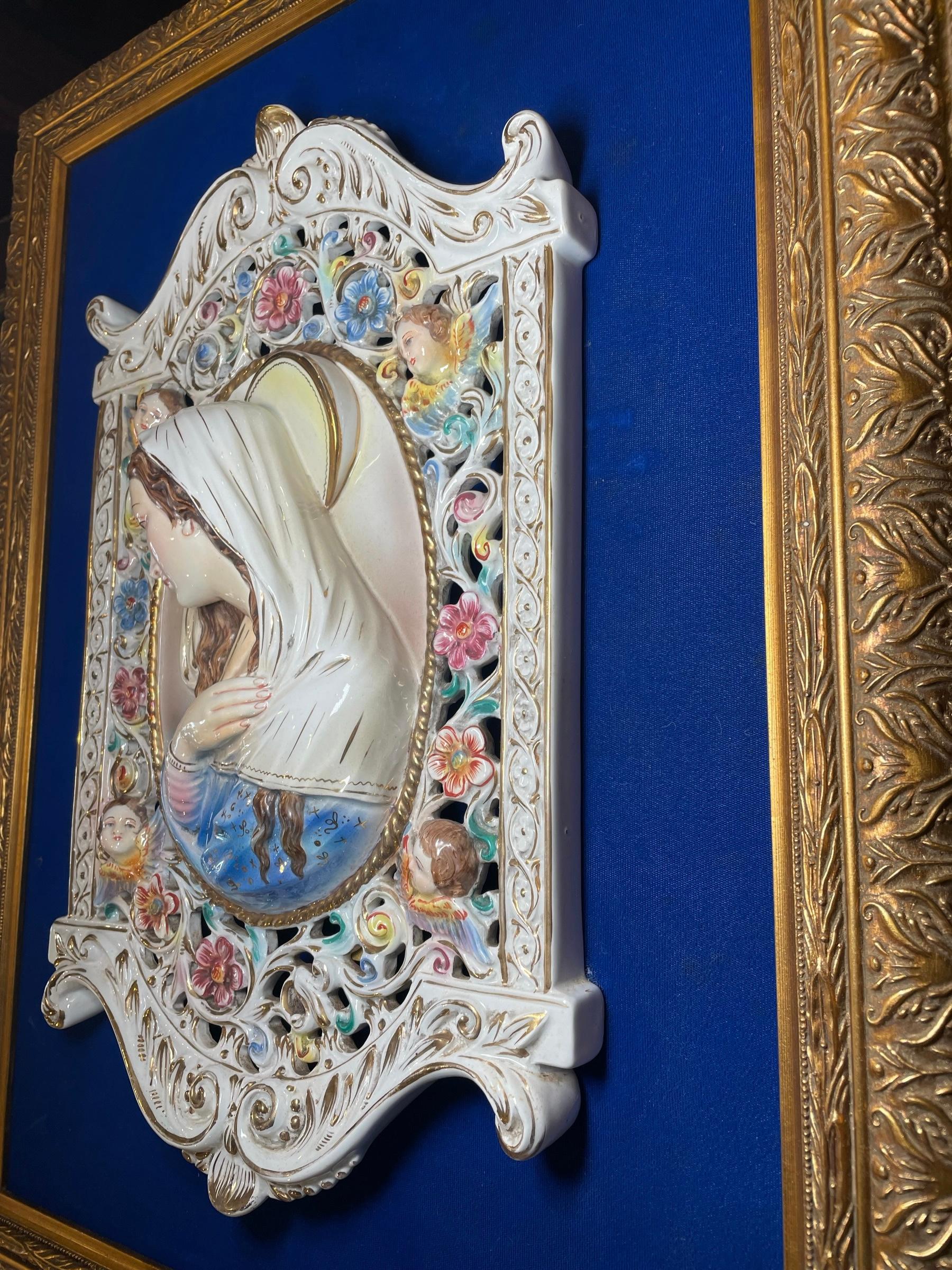 Porcelain Plaque Of The Holy Virgin Mary  In Good Condition For Sale In Guaynabo, PR