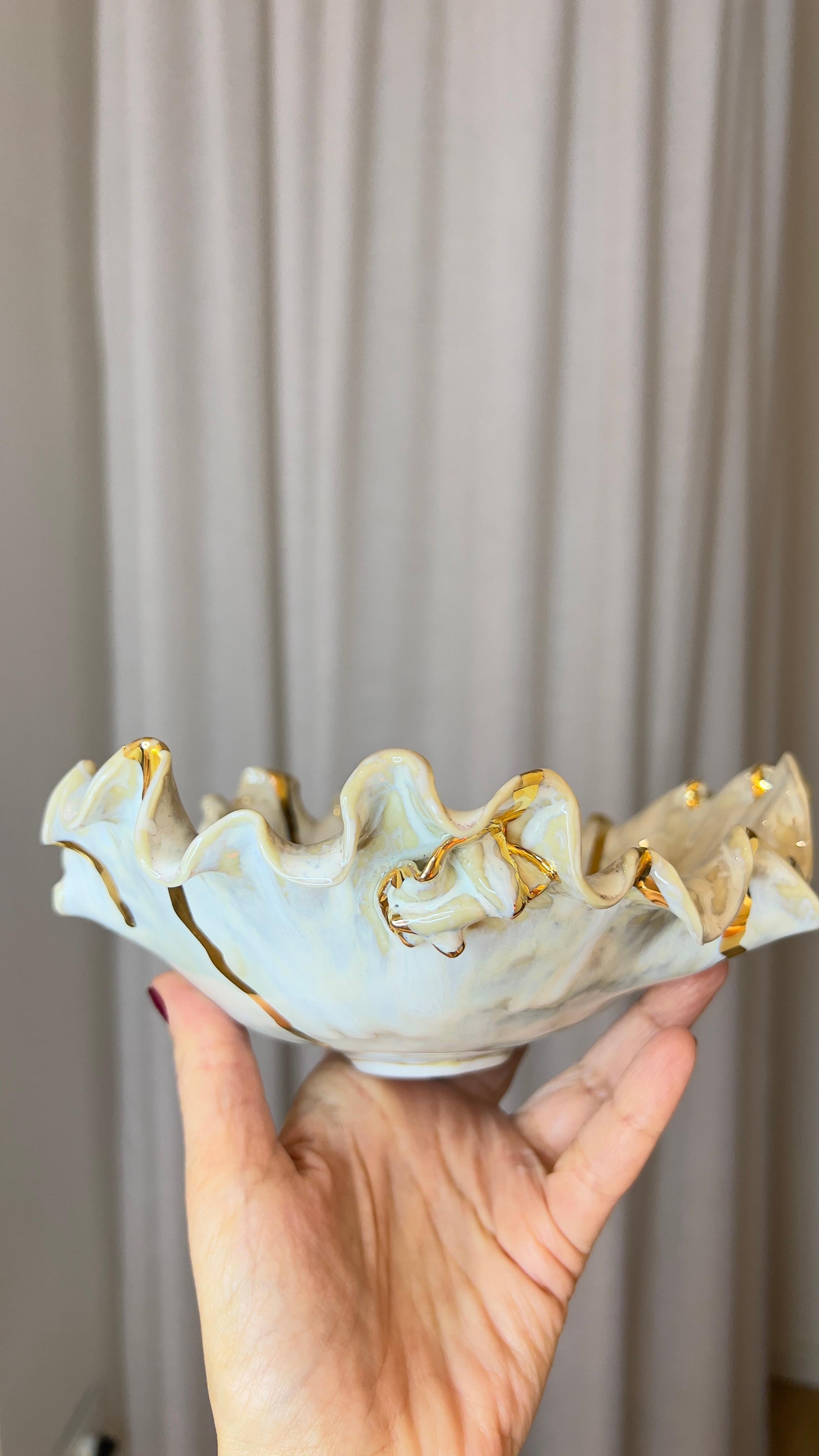 Nacre and Gold Porcelain Plate by Hania Jneid For Sale 1