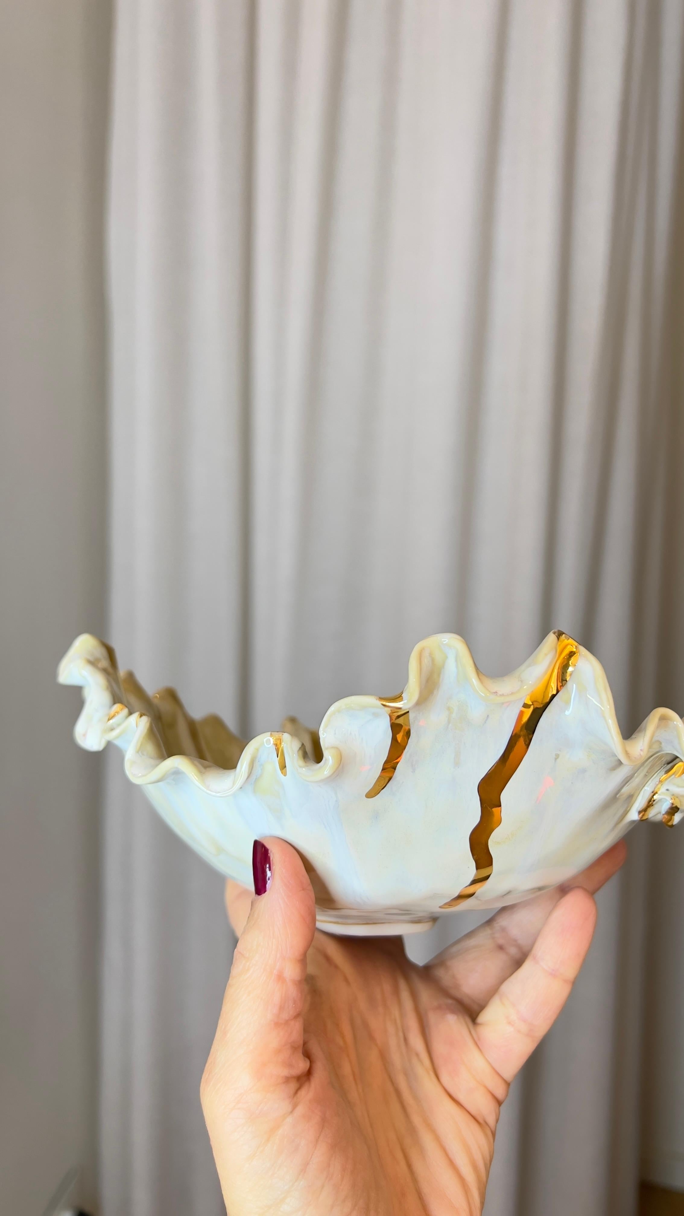 Nacre and Gold Porcelain Plate by Hania Jneid For Sale 2