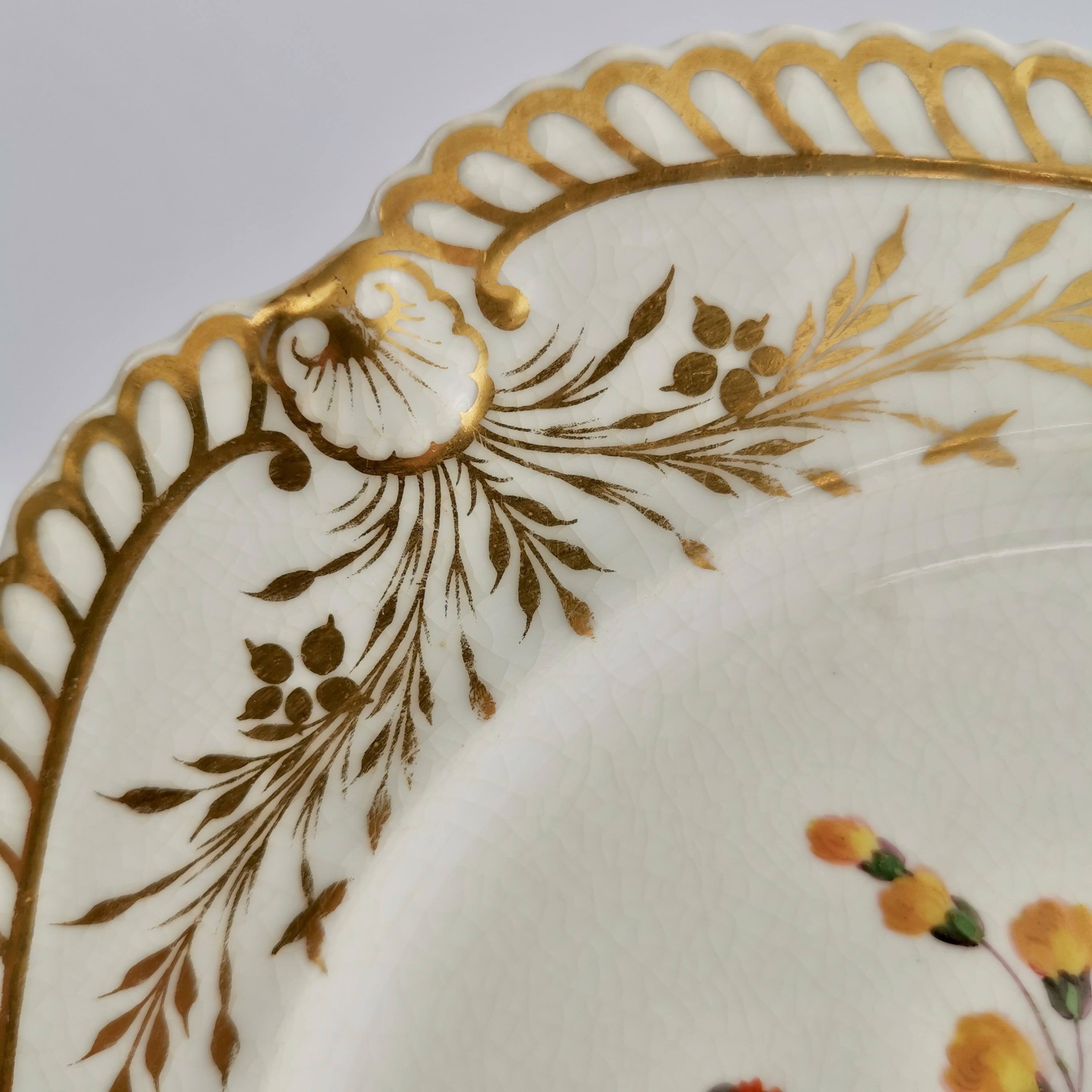 Hand-Painted Porcelain Plate, Chamberlains Worcester, White with Flowers, Regency ca 1822 '2'