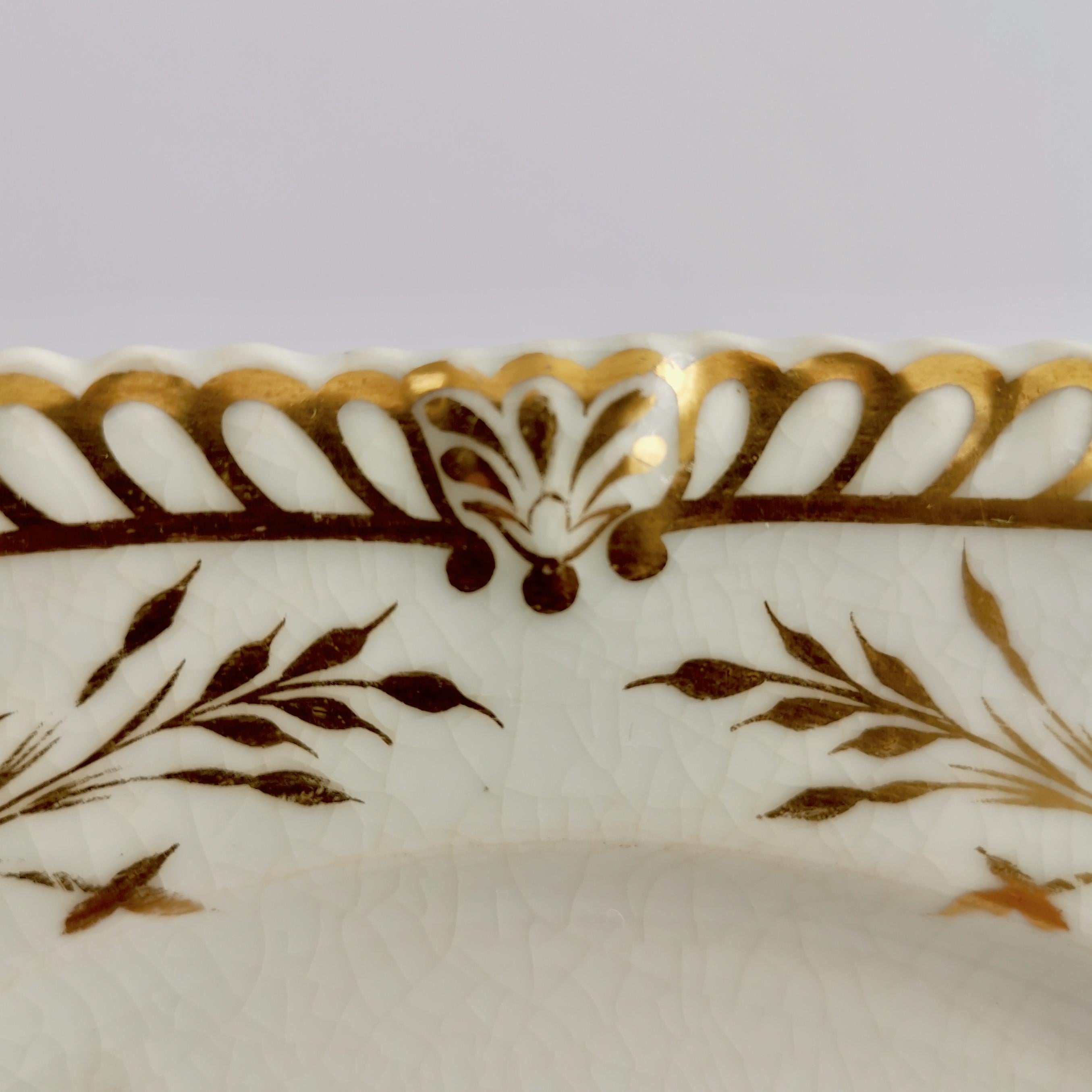 Porcelain Plate, Chamberlains Worcester, White with Flowers, Regency ca 1822 '2' In Good Condition In London, GB