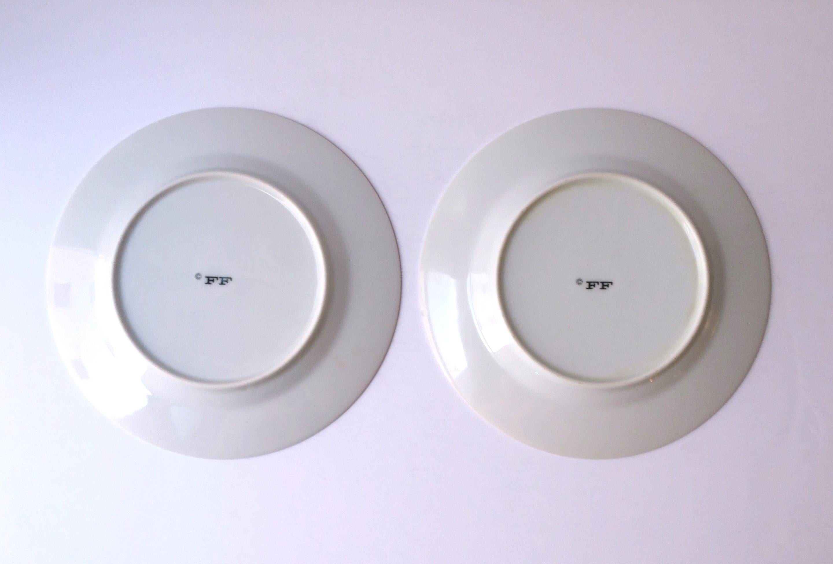 Porcelain Plates with Dragon Design, Set of 2 For Sale 3