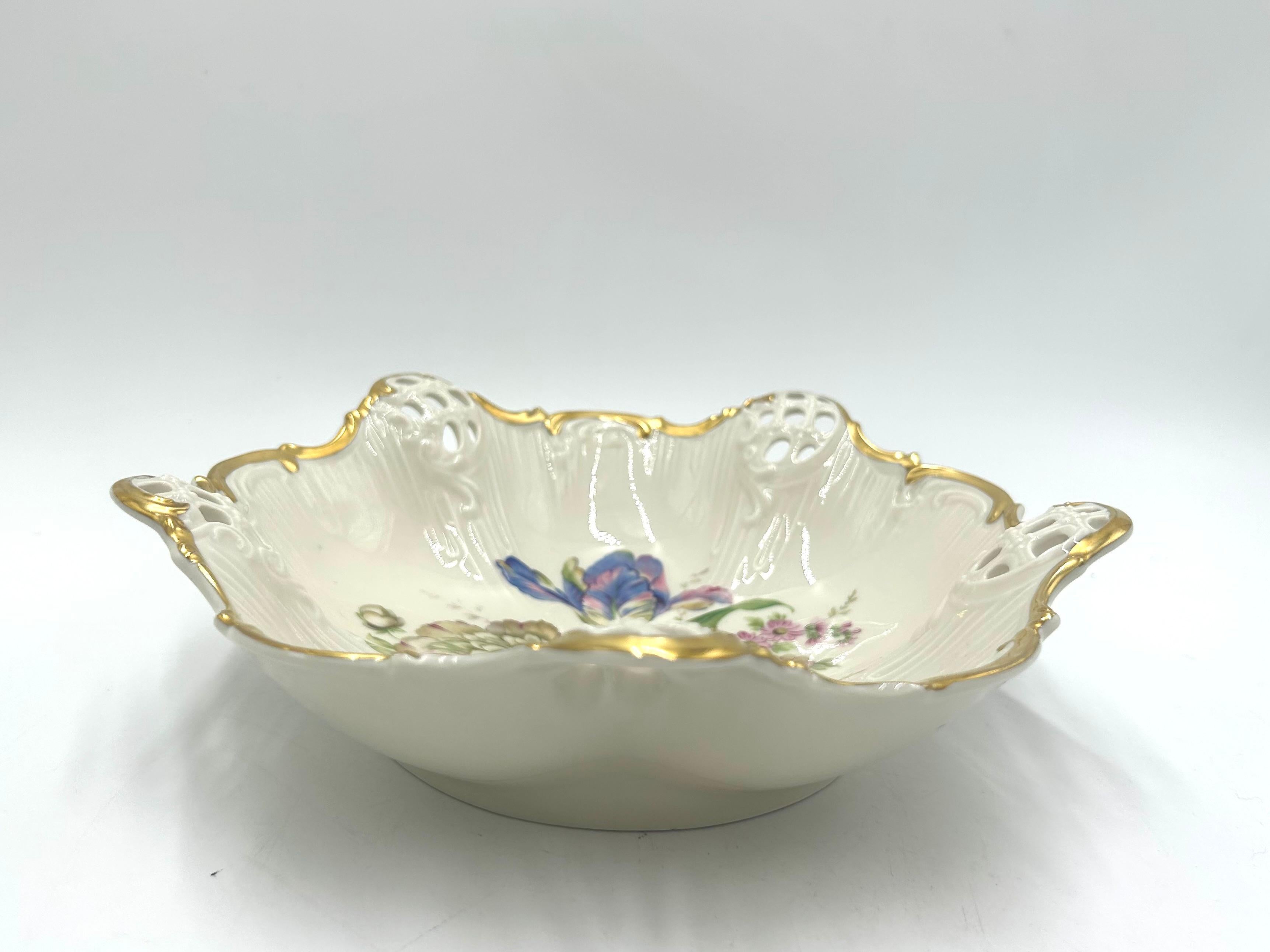 Porcelain openwork platter made of ecru porcelain, decorated with gilding and a bouquet of flowers motif. A product of the valued German manufacturer Rosenthal from the Moliere series with the Millefleurs decoration pattern. Signed with the mark