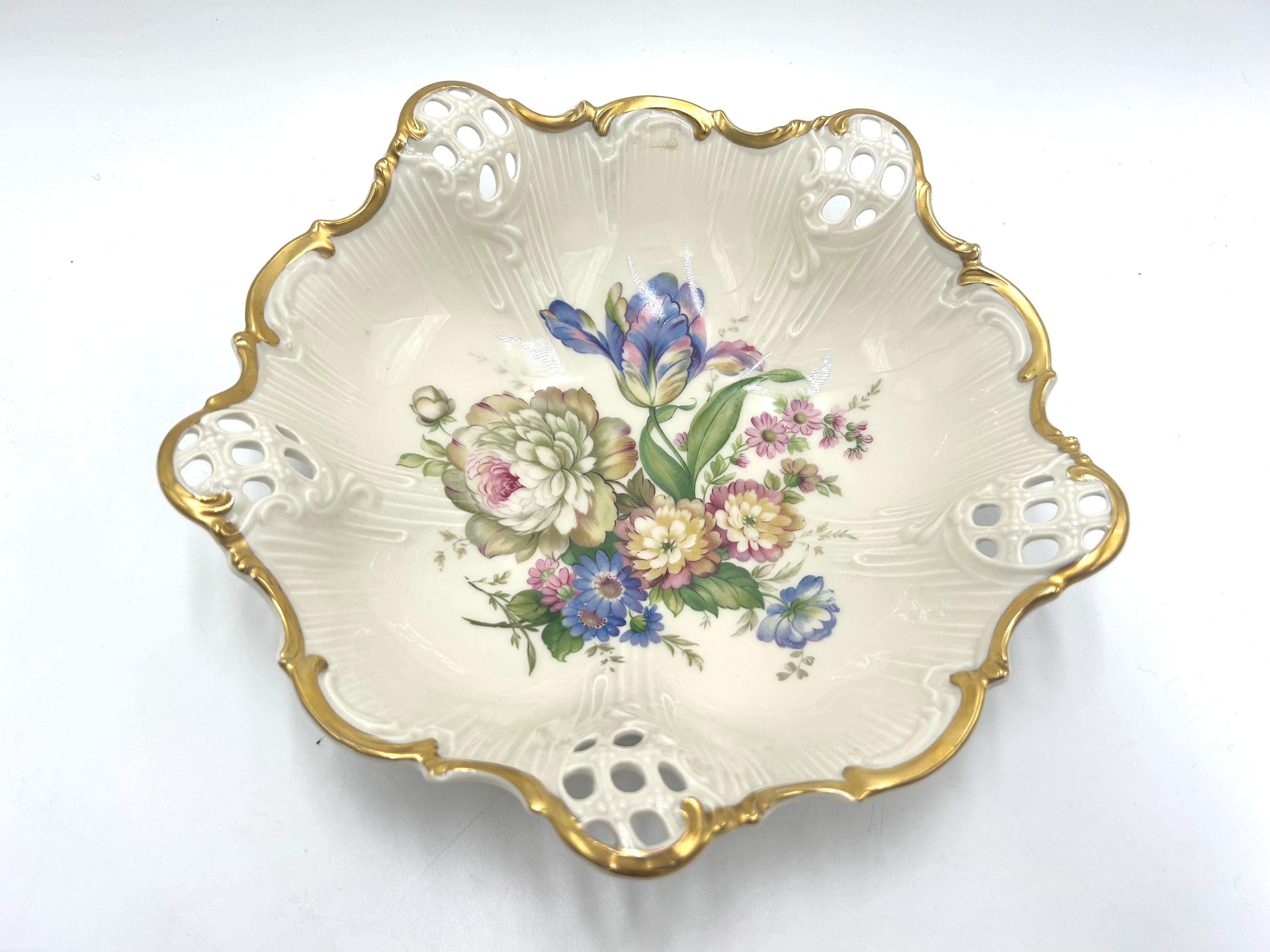 Milieu du XXe siècle Plat en porcelaine, Rosenthal Moliere, Allemagne, 1938-1952. en vente