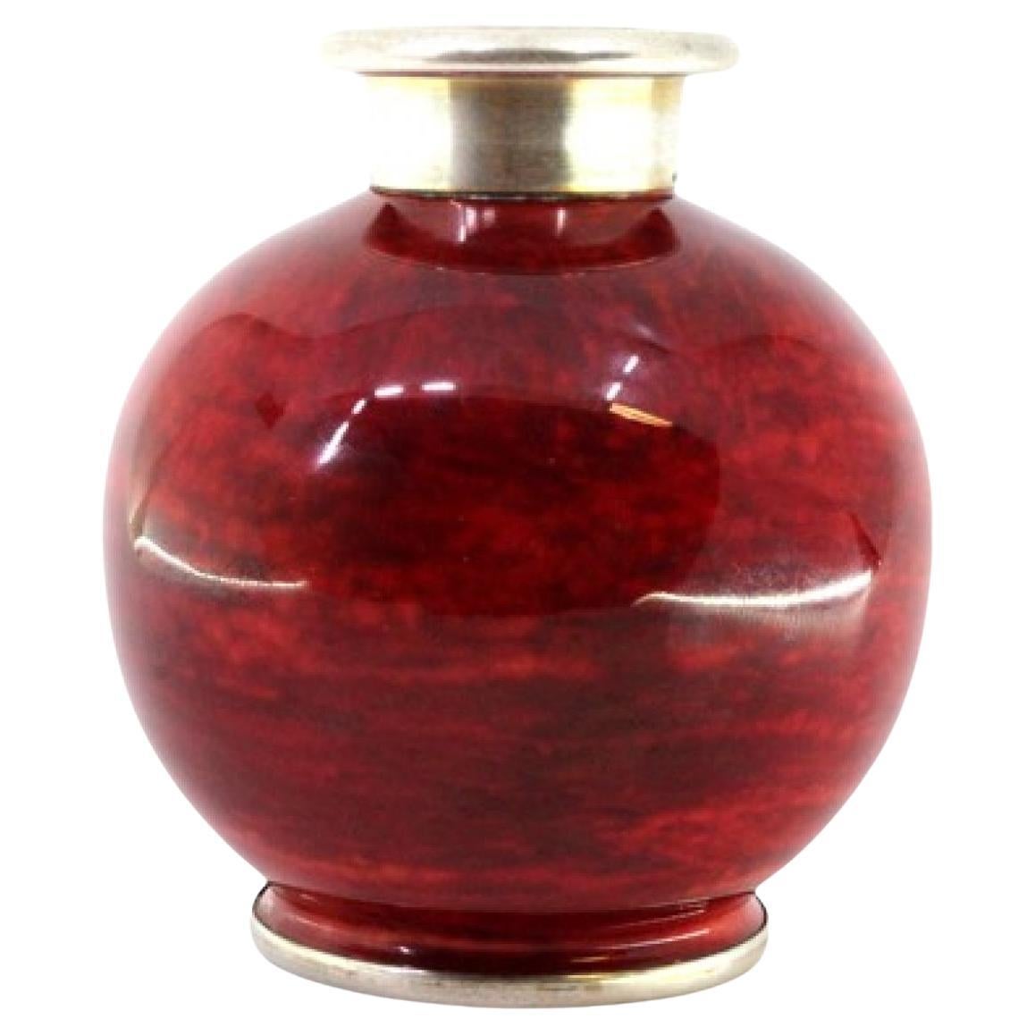 Porcelain pot with smooth silver neck and base For Sale