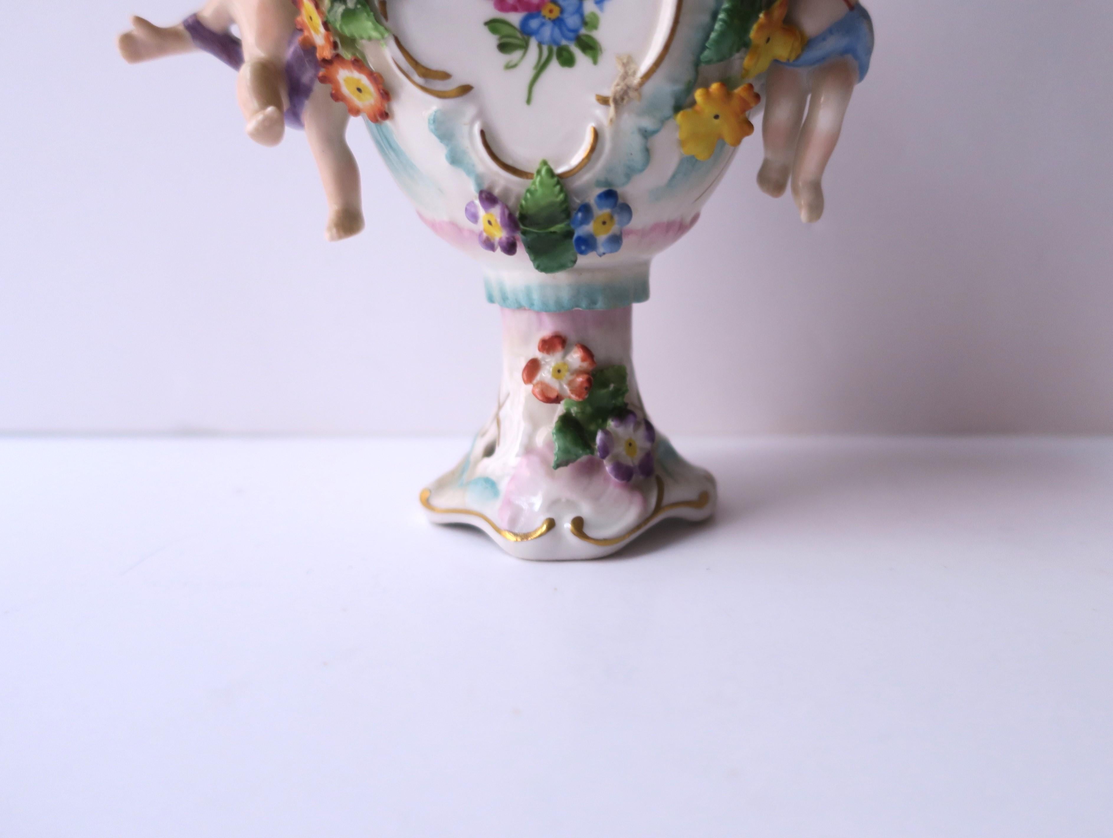 Porzellan- Potpourri-Urne im Rocco-Stil aus Porzellan, ca. 19. Jahrhundert im Angebot 4