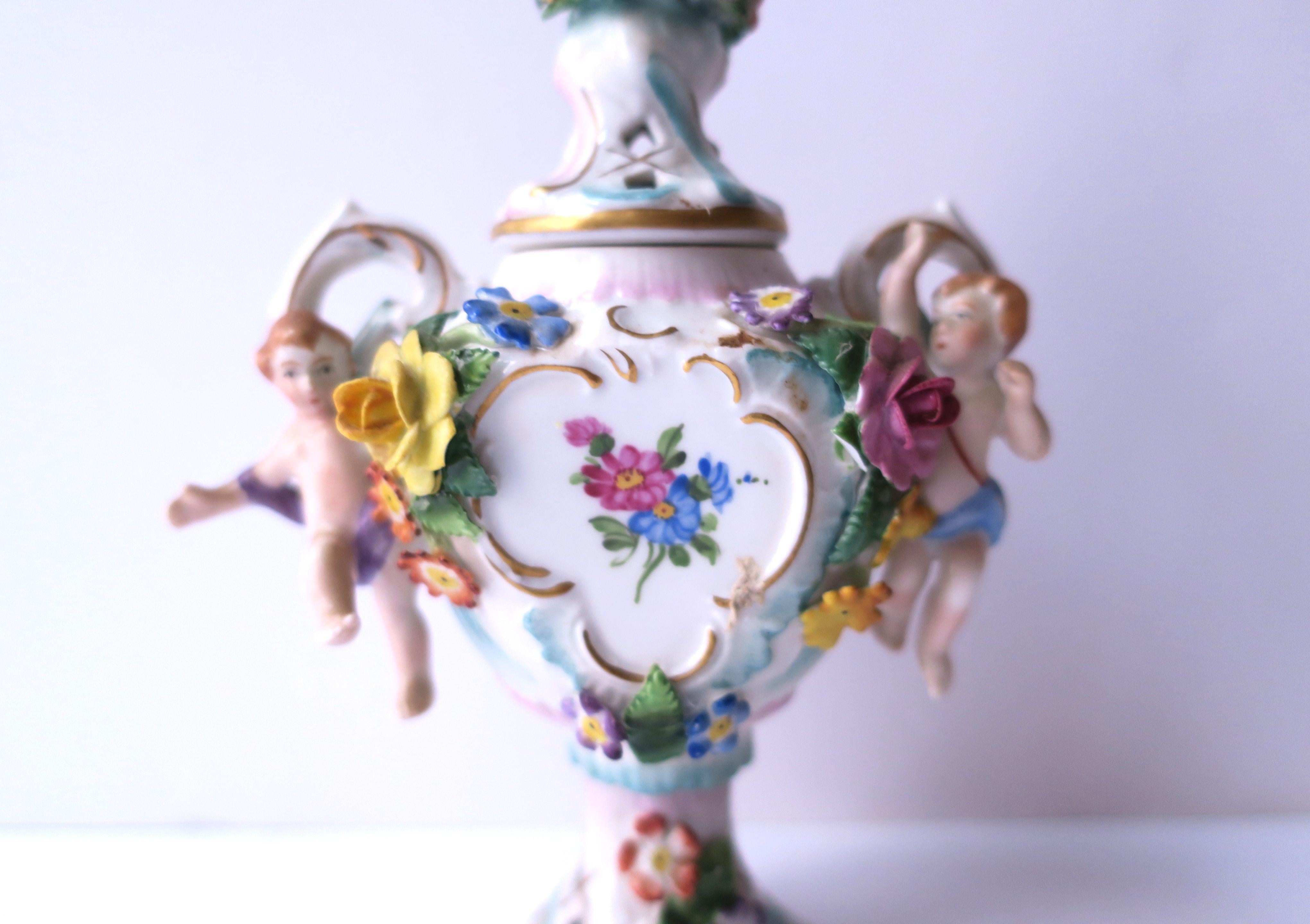 Porzellan- Potpourri-Urne im Rocco-Stil aus Porzellan, ca. 19. Jahrhundert im Angebot 6