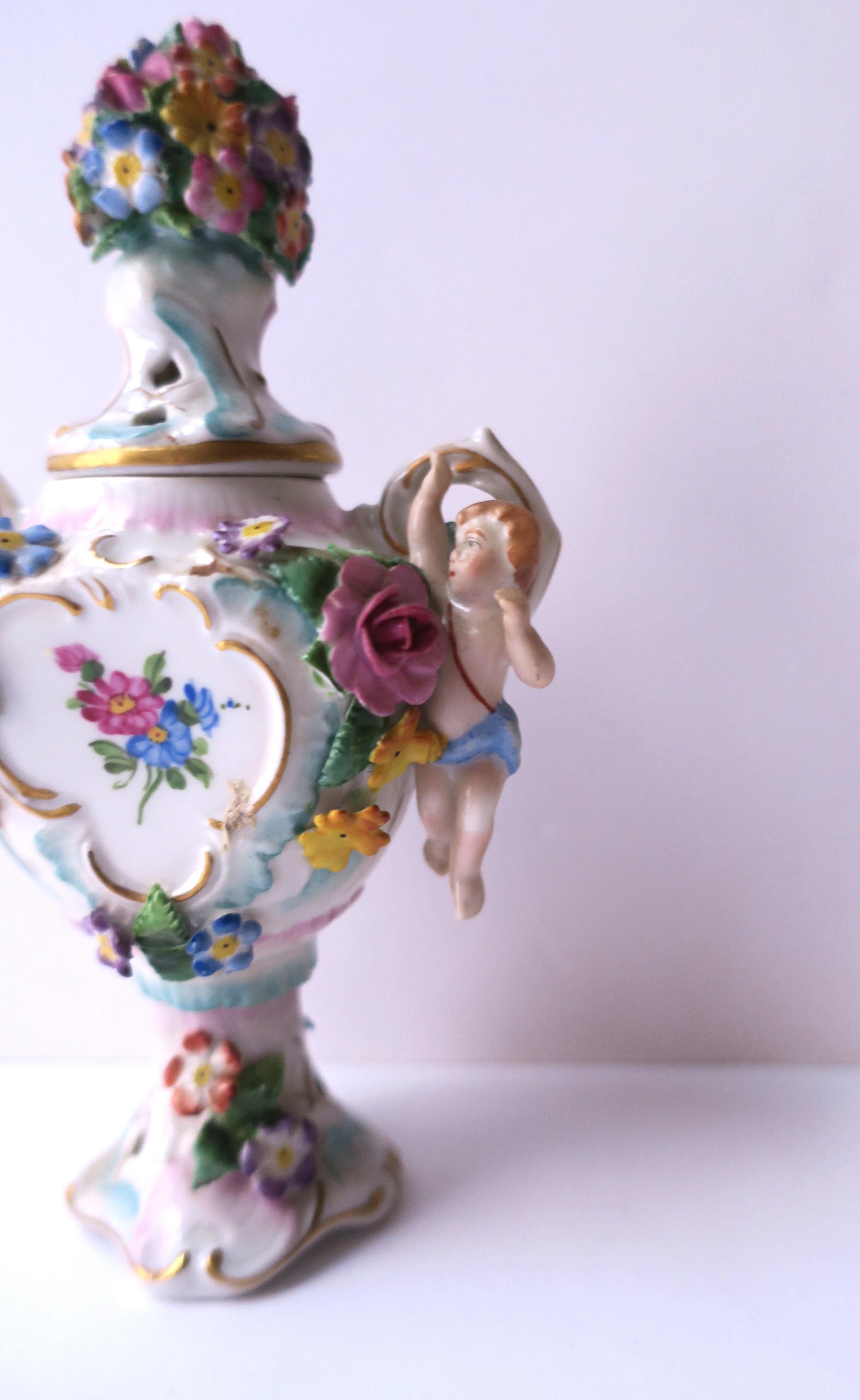 Porzellan- Potpourri-Urne im Rocco-Stil aus Porzellan, ca. 19. Jahrhundert im Angebot 7