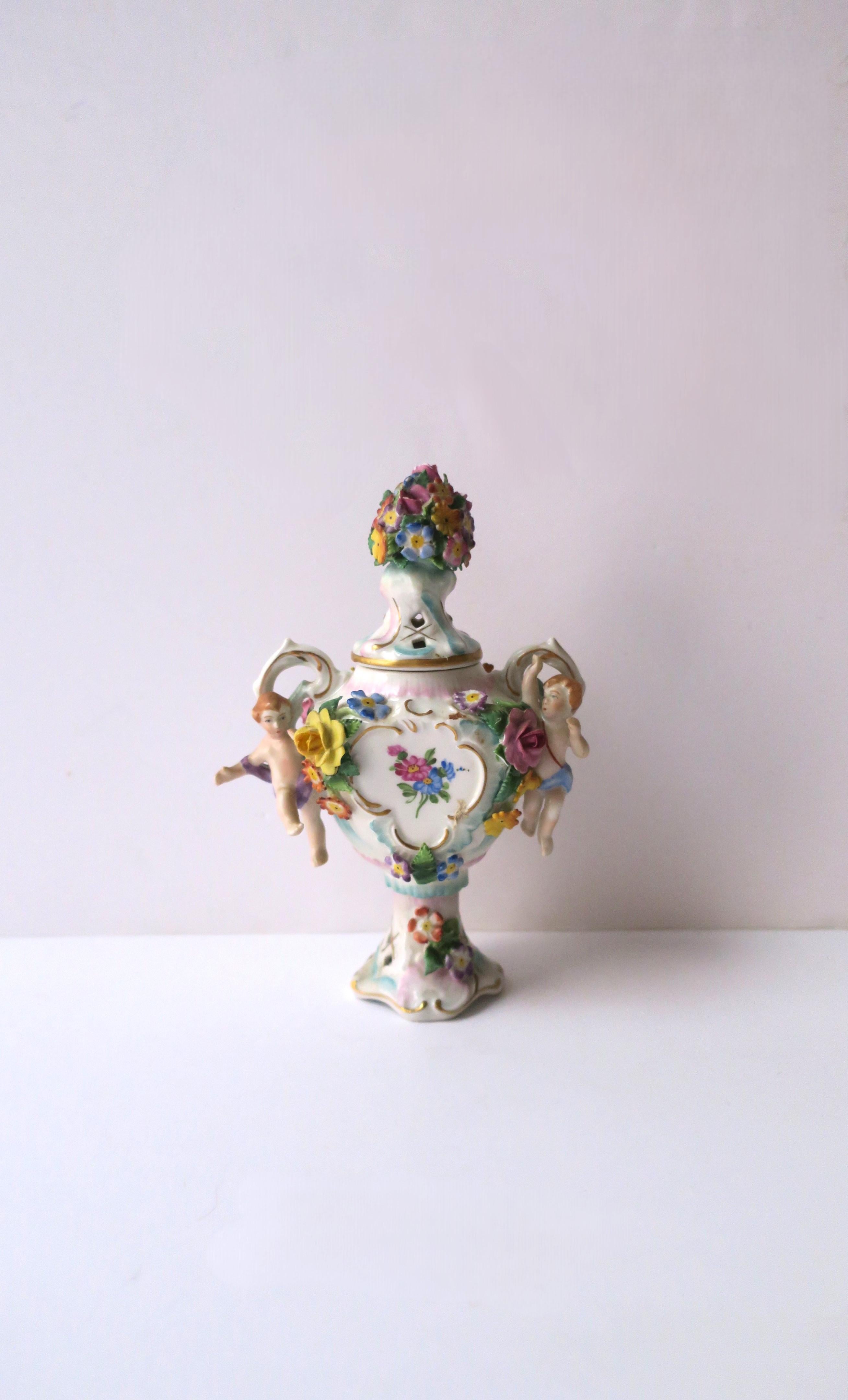 Rococo Porcelain Potpourri Urn in the Rocco Style, ca. 19th century For Sale