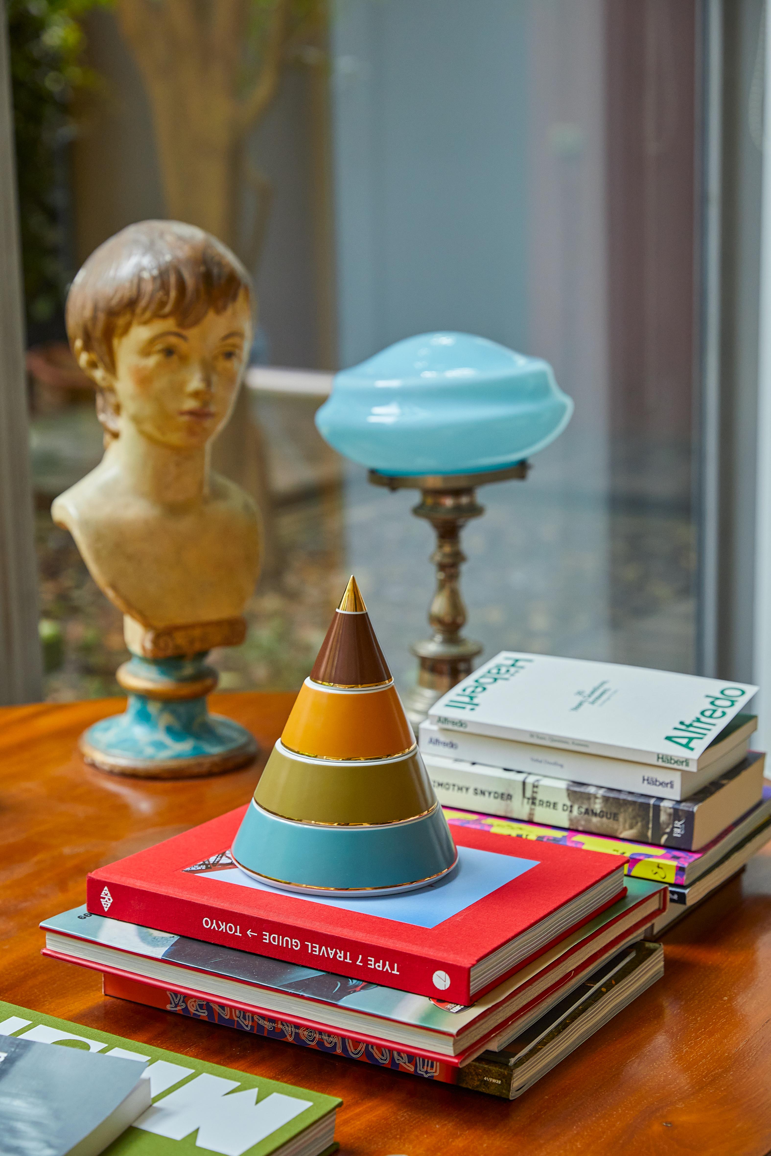 Pirámide de porcelana en Nuevo estado para la venta en New York, NY