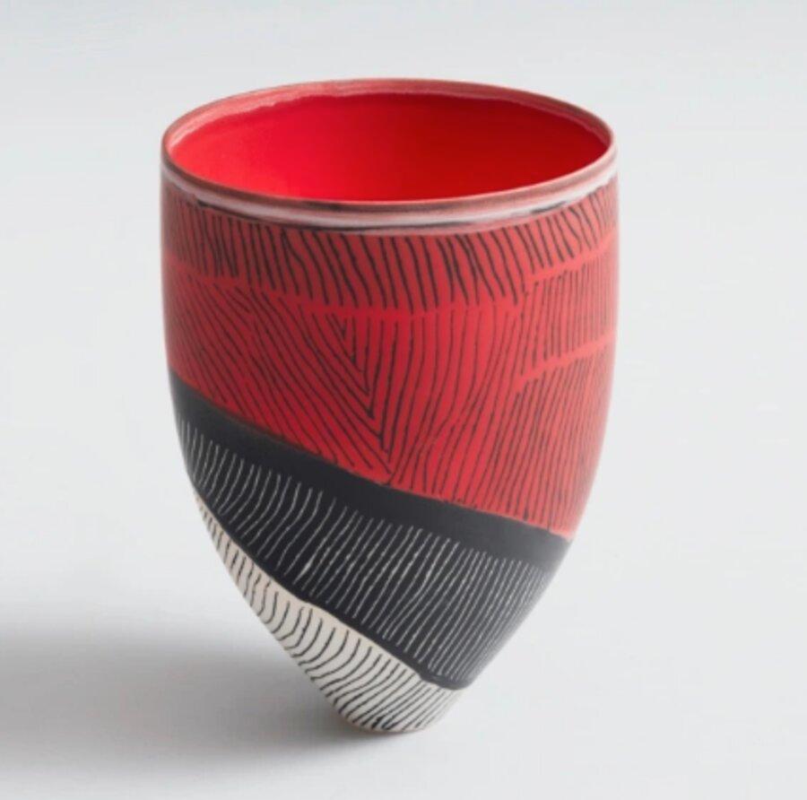 Moderno Vaso in porcellana rossa, bianca e nera di Pippin Drysdale in vendita