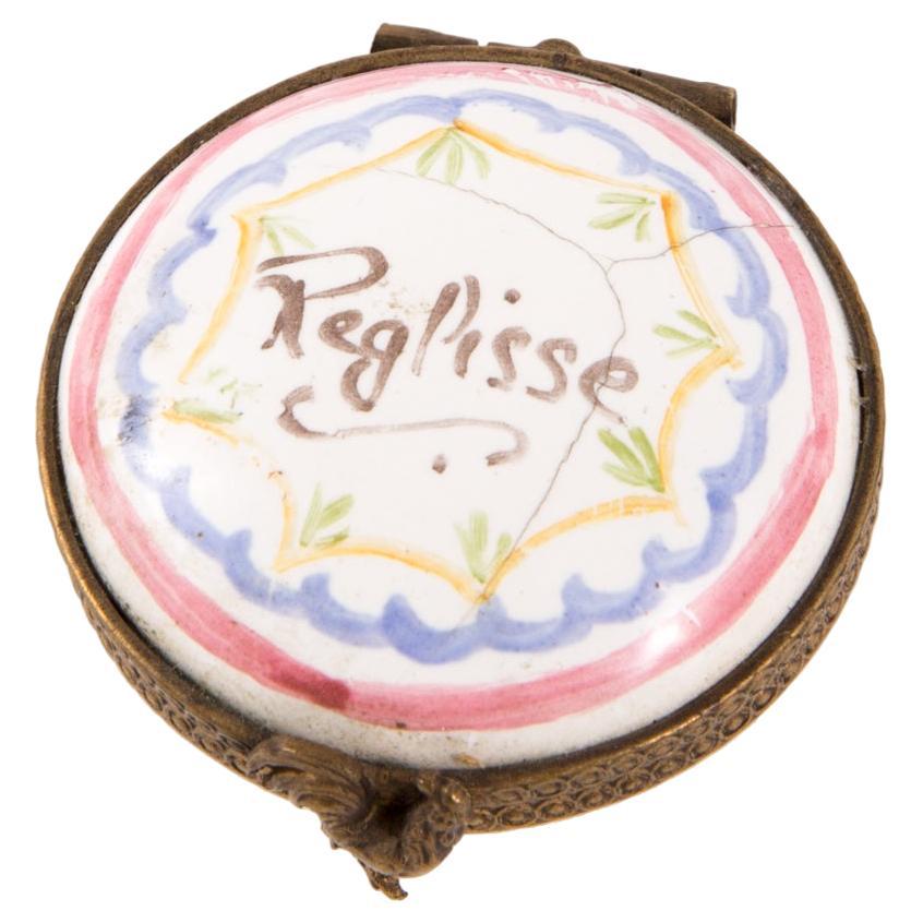 Porcelain Réglisse or Licorice Round Medecine Box For Sale