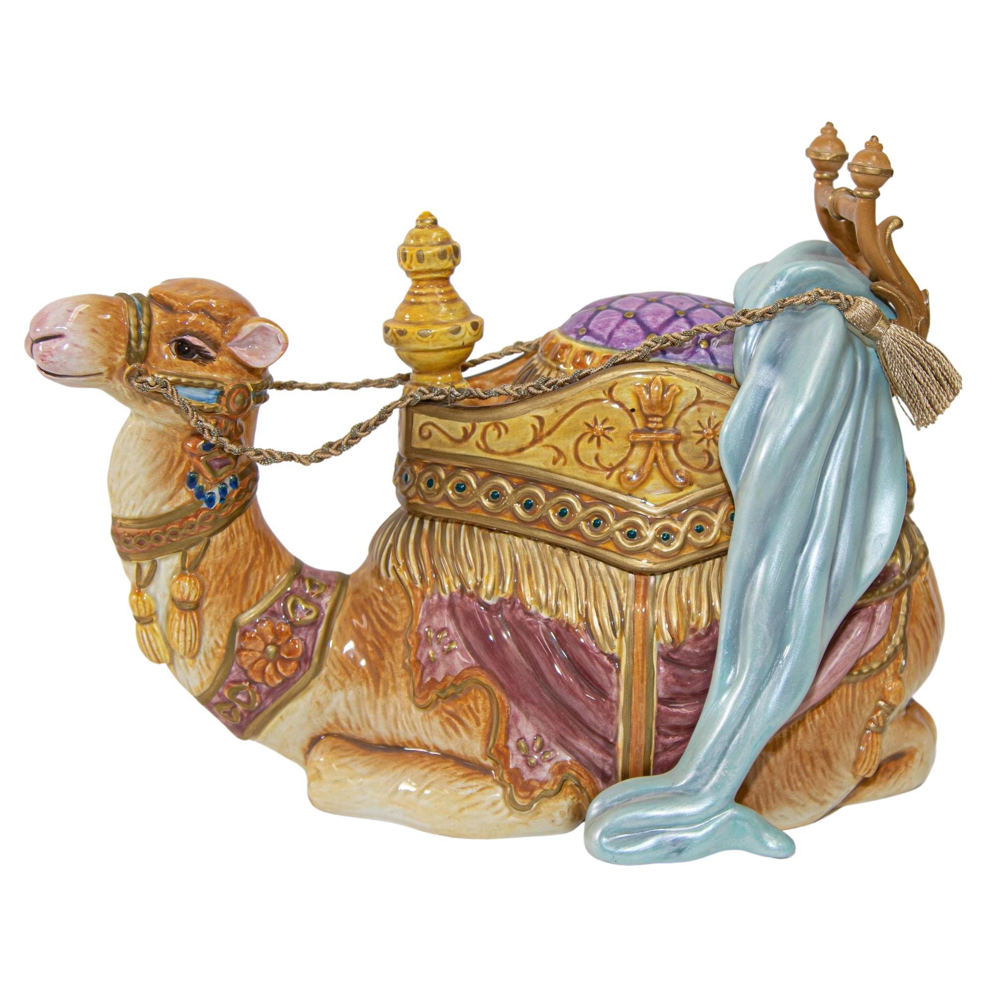 Ruhendes arabisches Kamel aus Porzellan von Fitz und Floyd