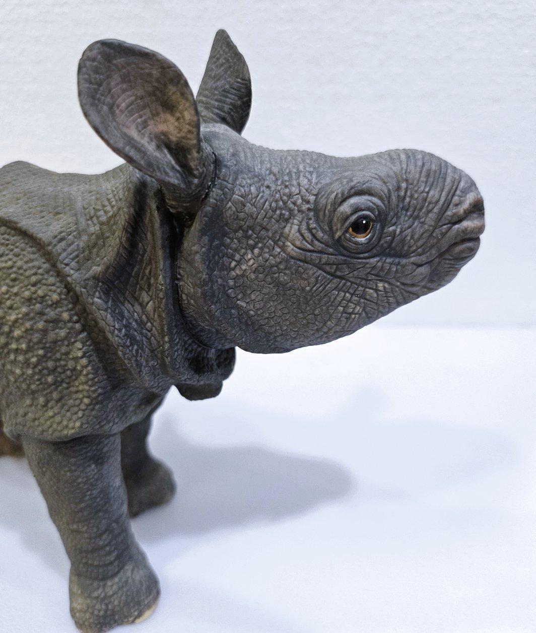 Porzellan-Baby Rhino-Skulptur von Lenox, acht Zoll, SCHLUSSVERKAUF im Angebot 7