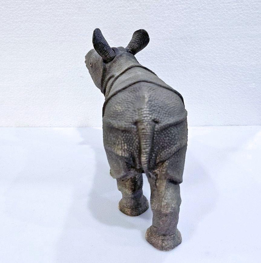 Porzellan-Baby Rhino-Skulptur von Lenox, acht Zoll, SCHLUSSVERKAUF (Unbekannt) im Angebot