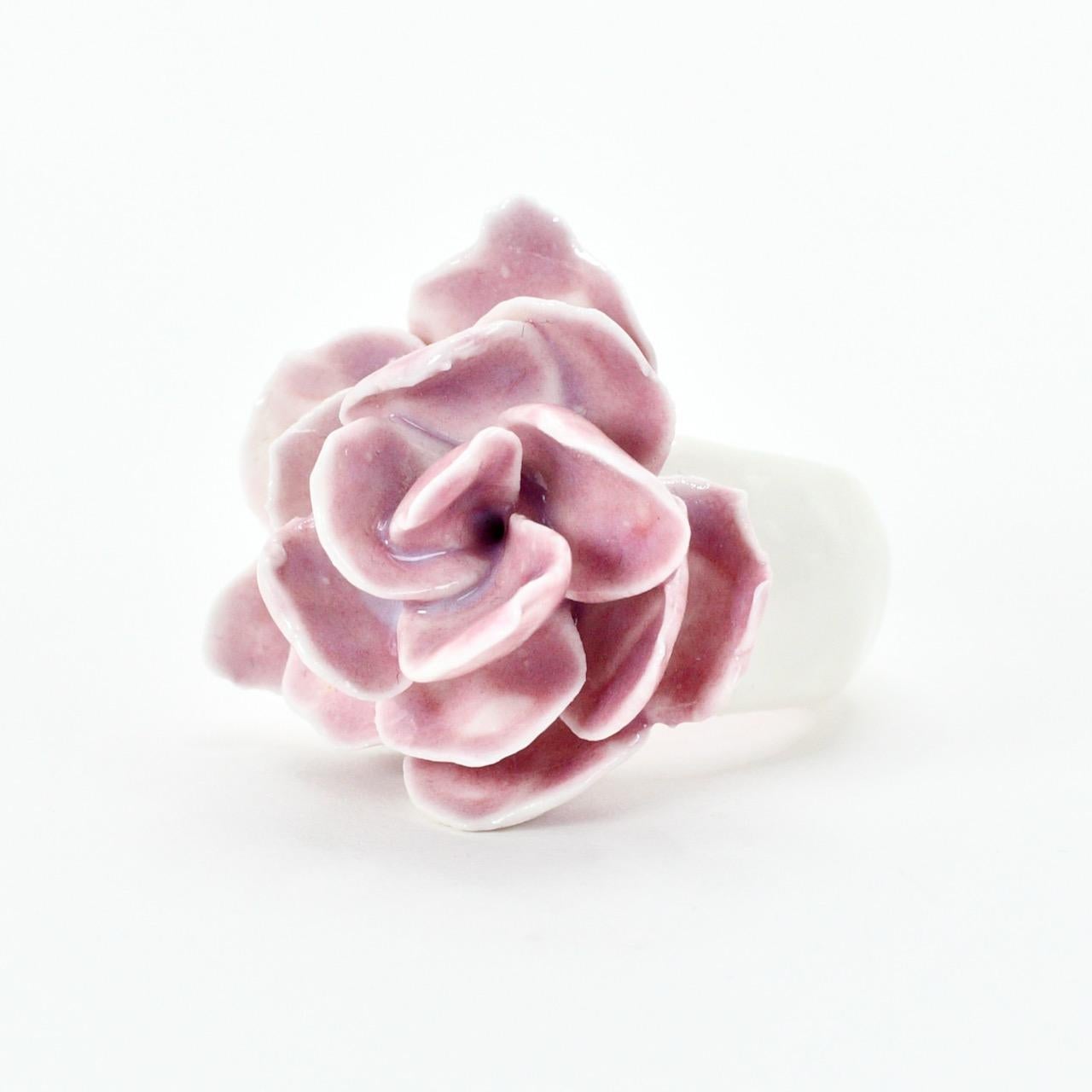 Porcelain Ring Amethyst Rose In New Condition For Sale In London, GB