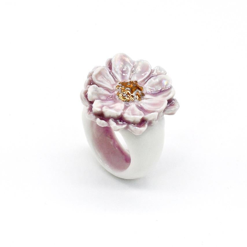 Porcelain  24K gold  Mother of Pearl Handmade in London 

Indulge in the luxurious elegance of BURLESCA Porcelain Ceramic Ring. This exquisite piece is crafted from fine porcelain, adorned with mother of pearl and 24K gold, and shaped like a dahlia
