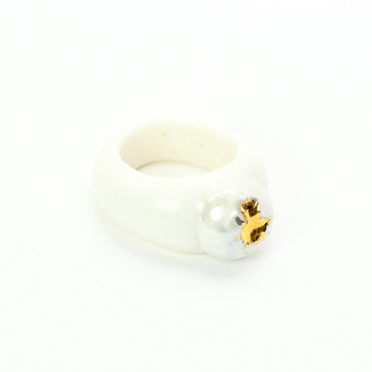 Porcelain  24K gold  Handmade in London 

Indulge in the beauty of the MACDUI Porcelain Ring. Handcrafted from the whitest porcelain, this gemstone-inspired ring exudes wearable art. Its marquise shape makes it truly one-of-a-kind, ensuring you'll