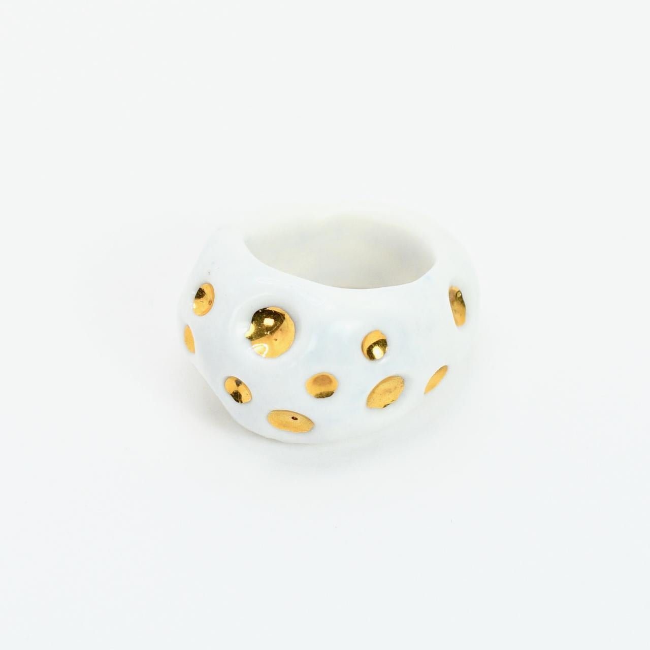Porcelain Ring Thar In New Condition For Sale In London, GB