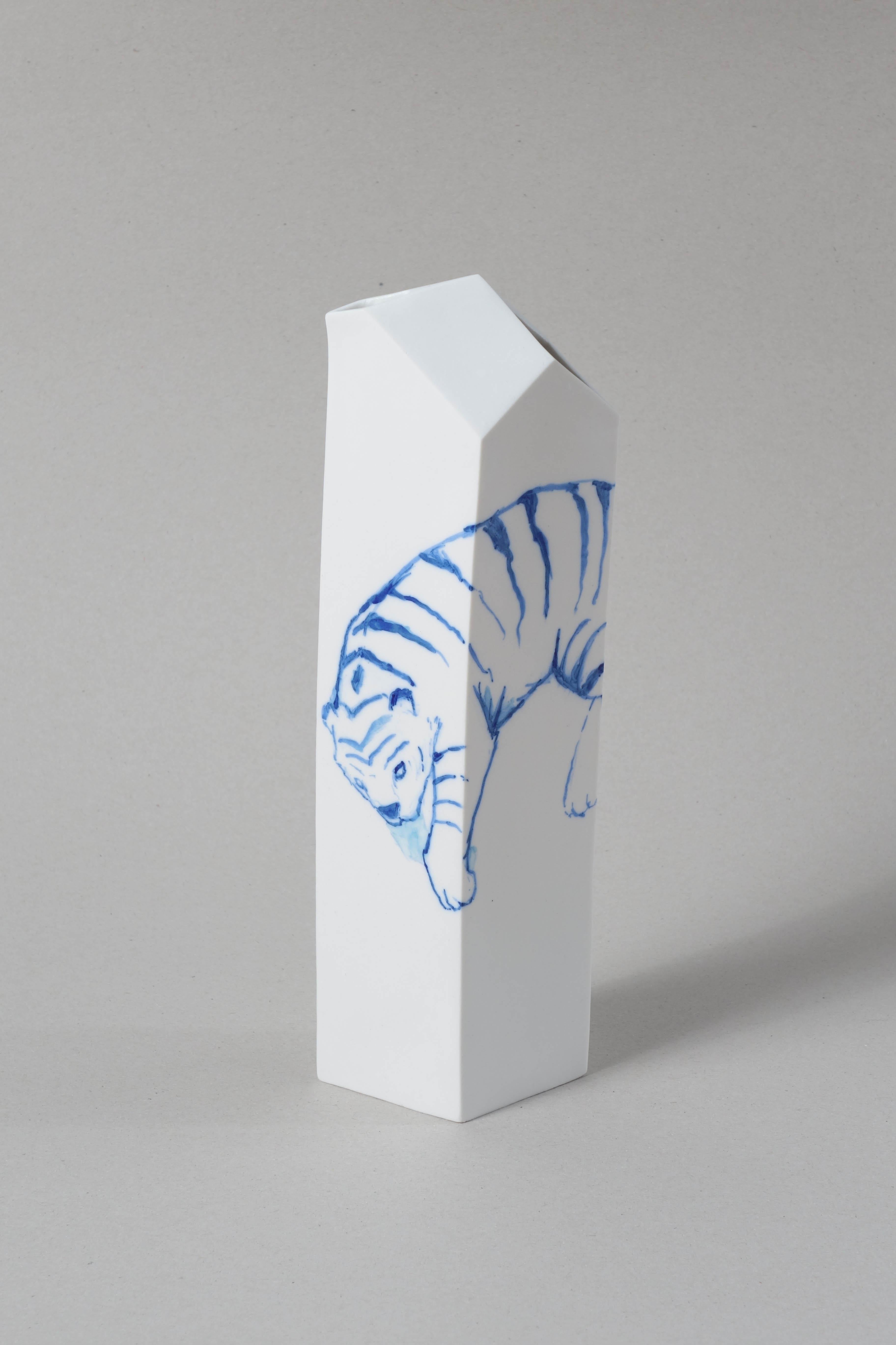 Savage de la Romba by La Cube
In collaboration with savage ceramics
Unique piece, one unit ofr each animal
Madrid, 2016
Materials: Porcelain
Dimensions: 26 x 8.5 x 6.5 cm

Stefano Fusani, Italian artist-designer and Clara Hernández, Spanish