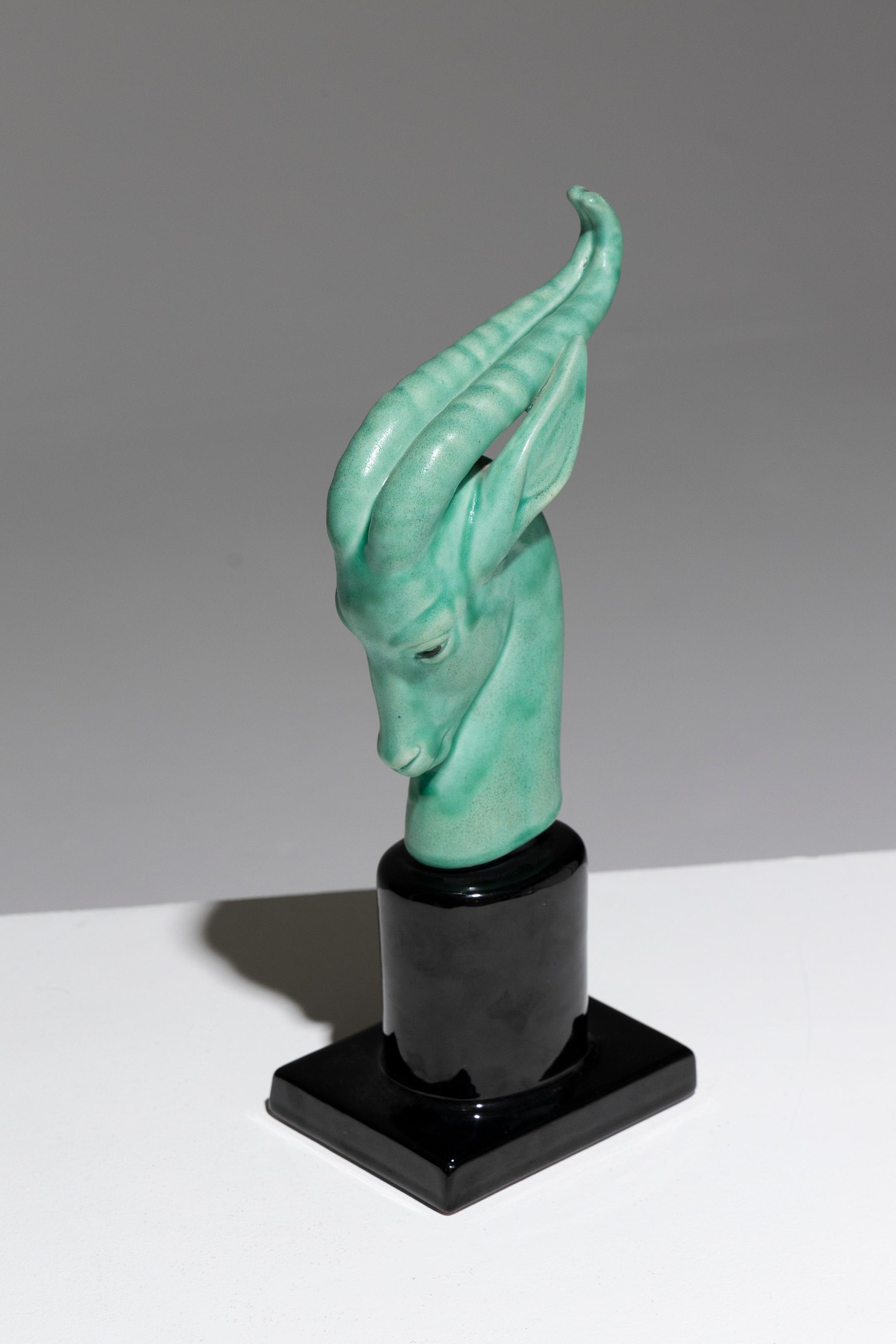 Antelope Head Sculpture in Porcelain by French ceramicist Paul Milet (1870-1950), 1930s. Made in sea-green porcelain on a black column base. Signed on the underside. Excellent condition.
DV1552