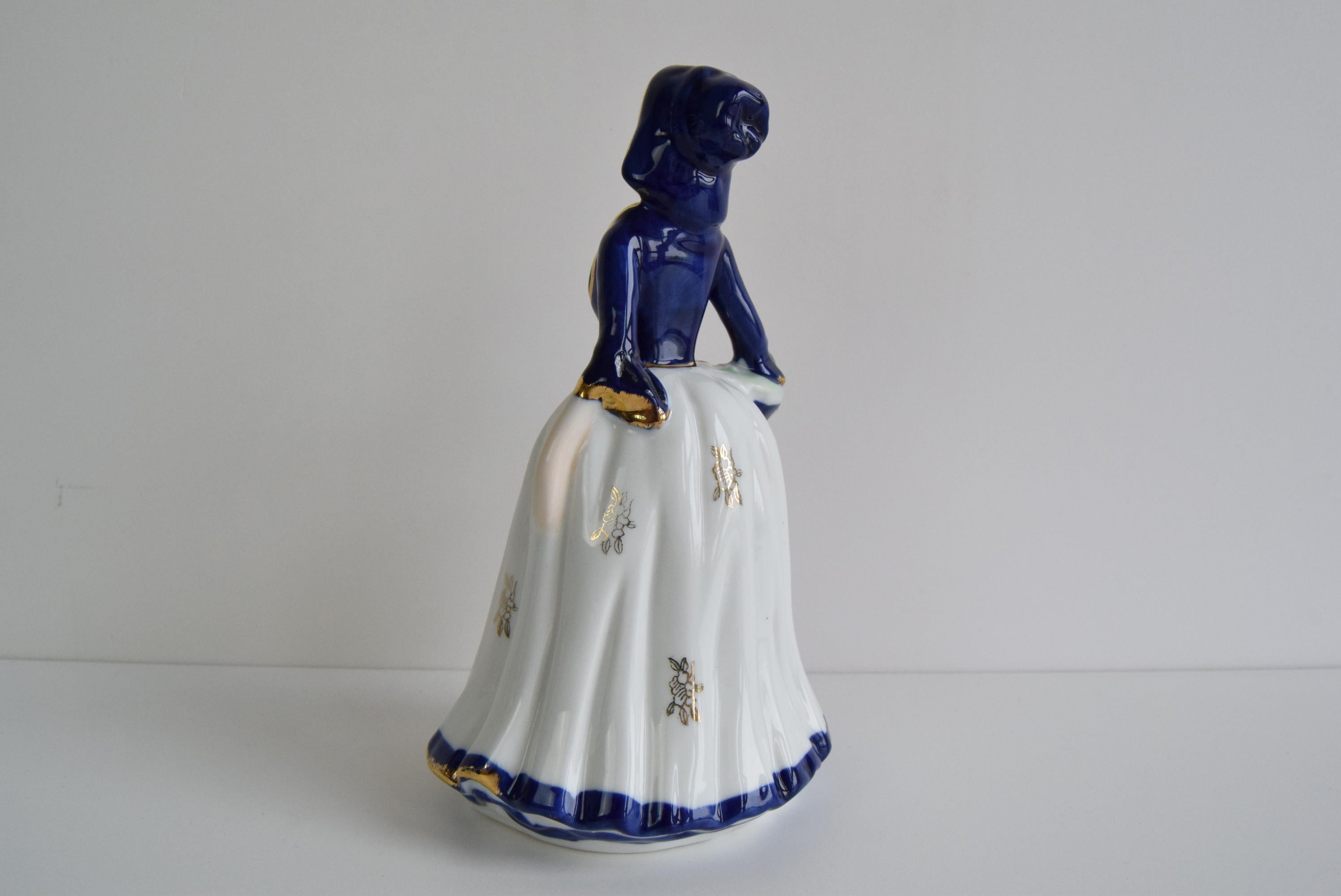 Porzellanskulptur, Tschechoslowakei, 1970er Jahre. im Angebot 2