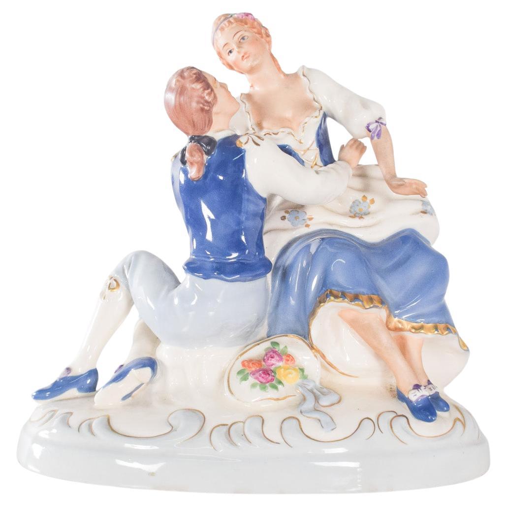Escultura de porcelana Dama y caballero sentados