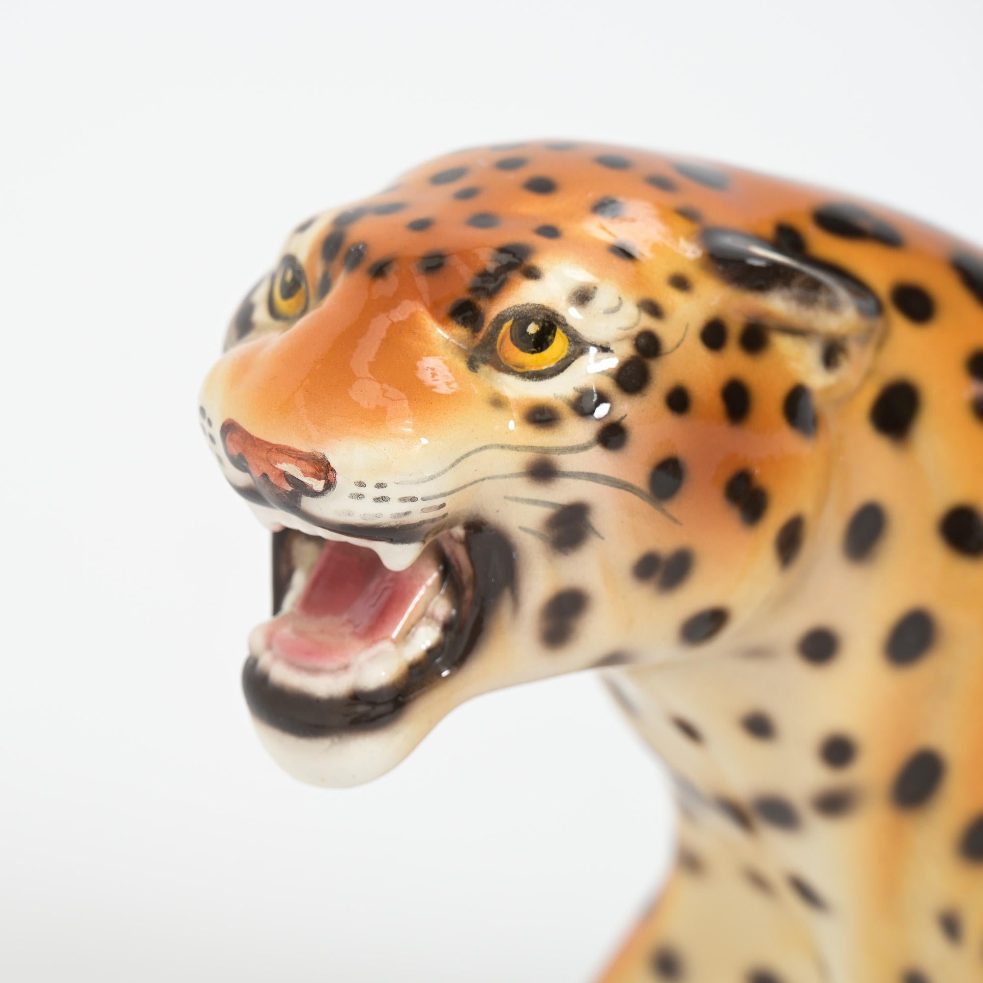 Scultura in porcellana di un leopardo di Ronzan, Italia in vendita 3