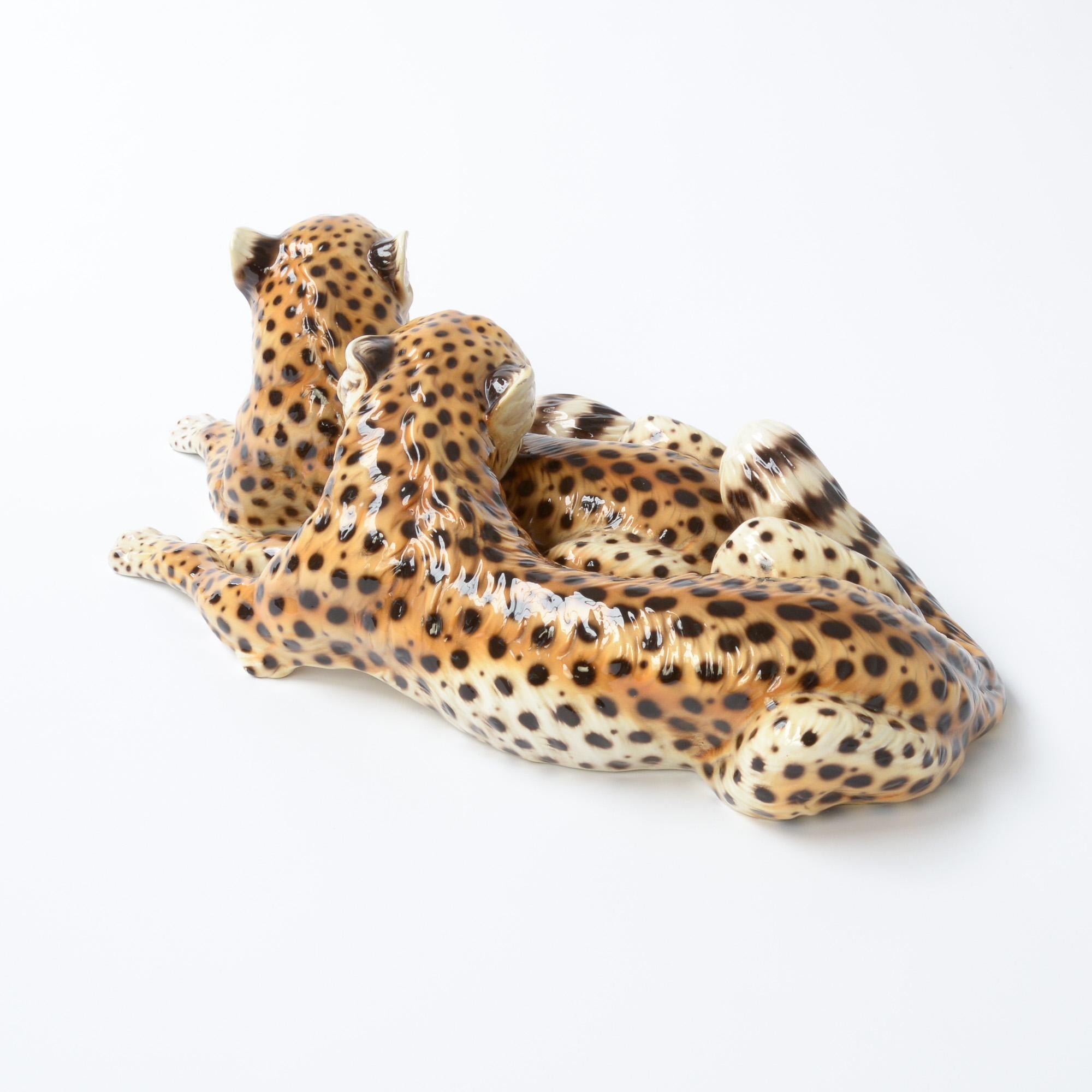 Porzellanskulptur eines liegenden Geparden von Ronzan:: Italien (Moderne der Mitte des Jahrhunderts)