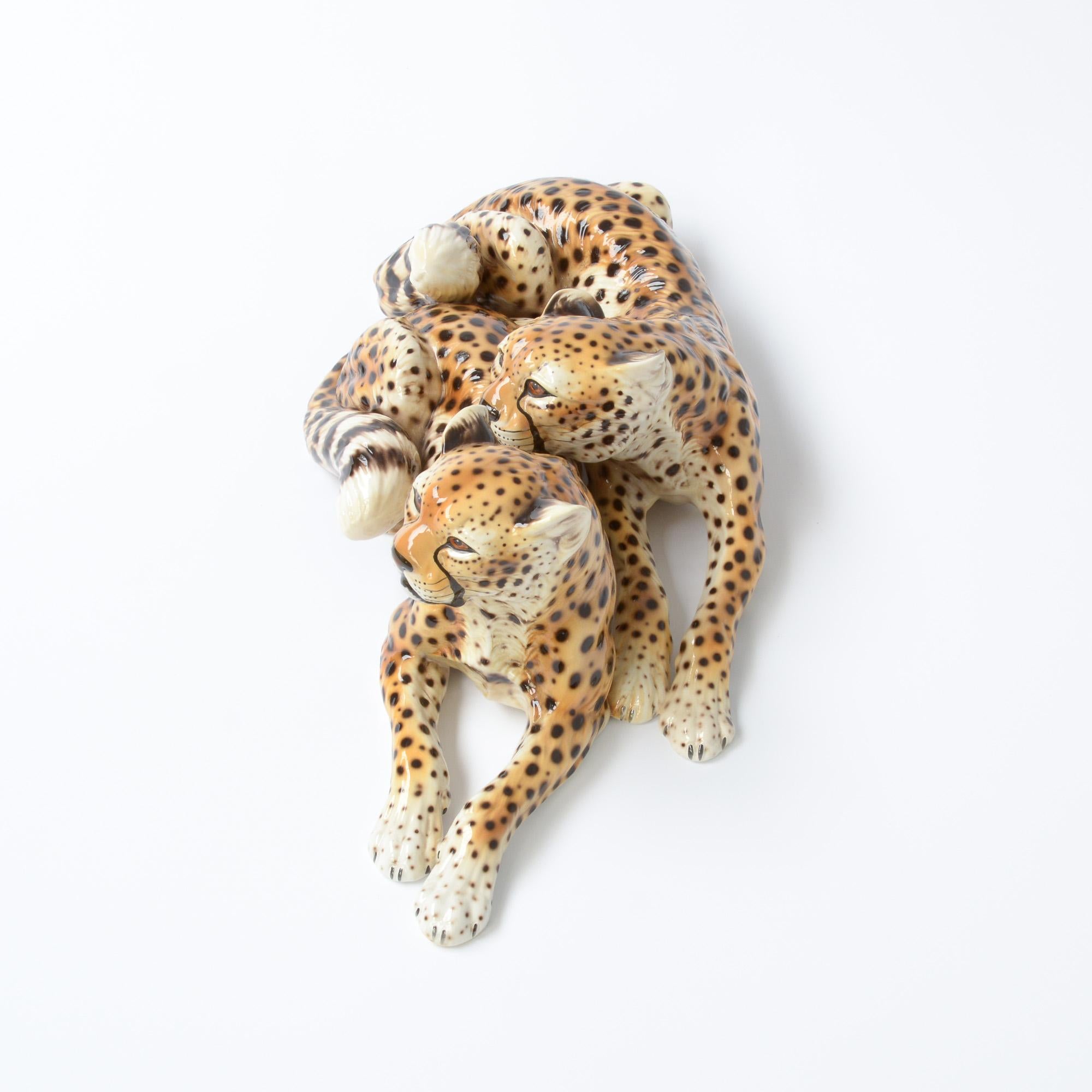 Porzellanskulptur eines liegenden Geparden von Ronzan:: Italien (Italienisch)