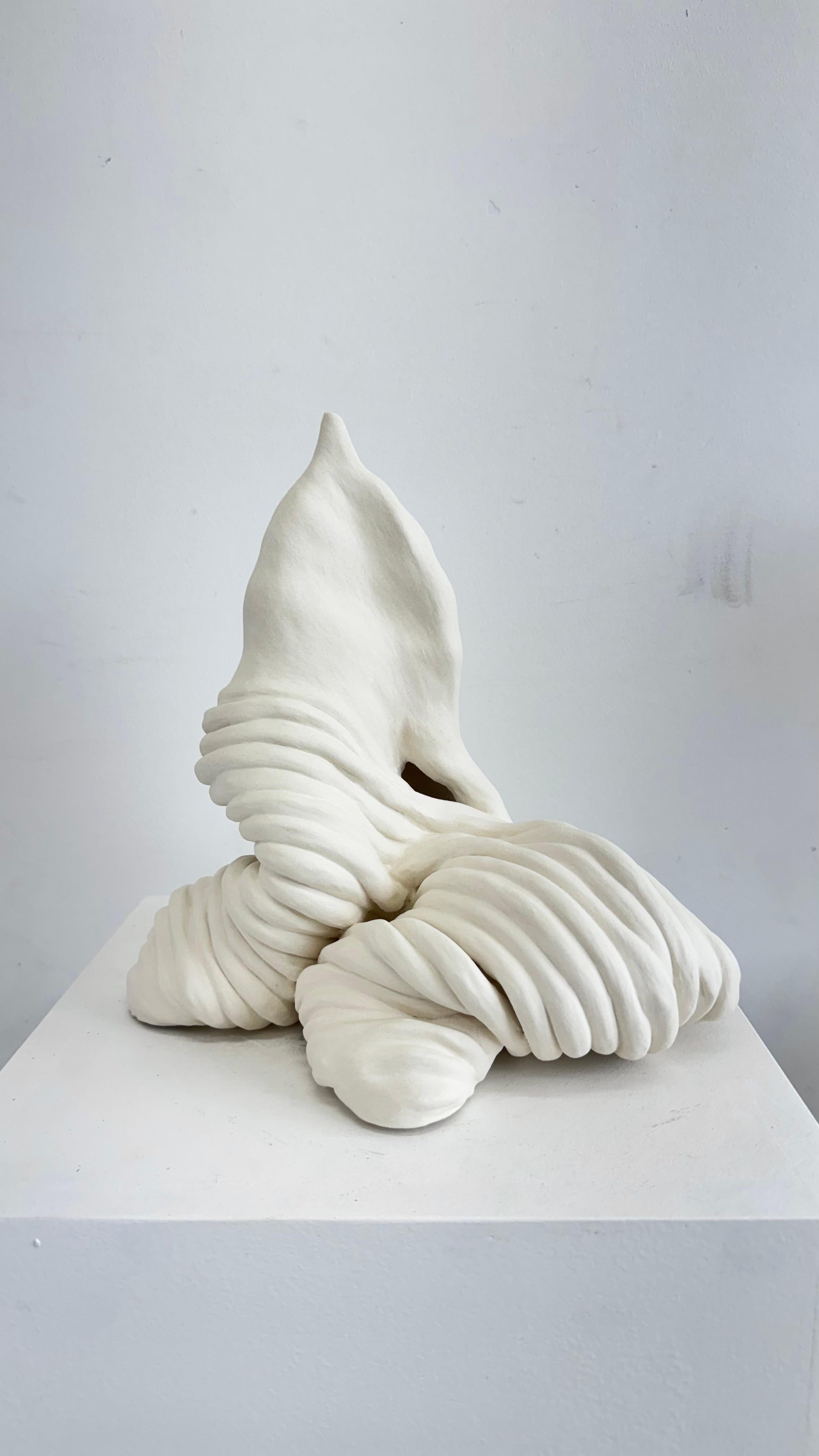 XXI secolo e contemporaneo Scultura in porcellana - Parla un'altra lingua e questo mi piace molto. in vendita
