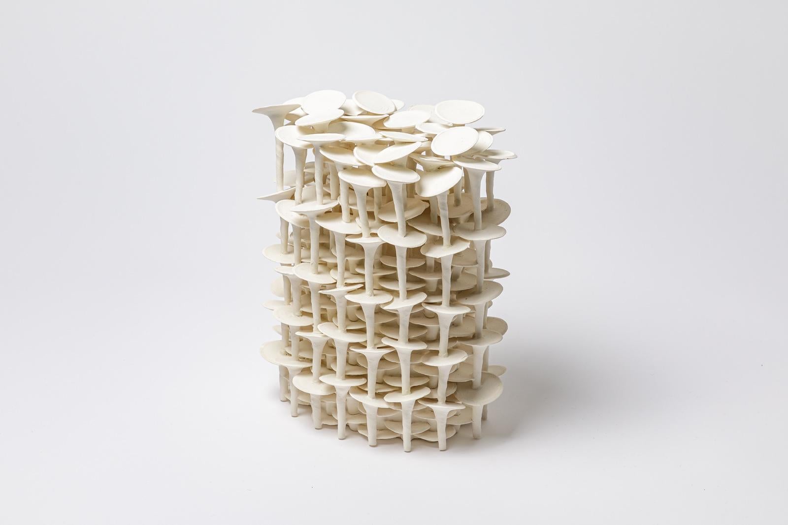 Porzellanskulptur „Solctice“, von Mart Schrijvers, 2022 (Beaux Arts) im Angebot