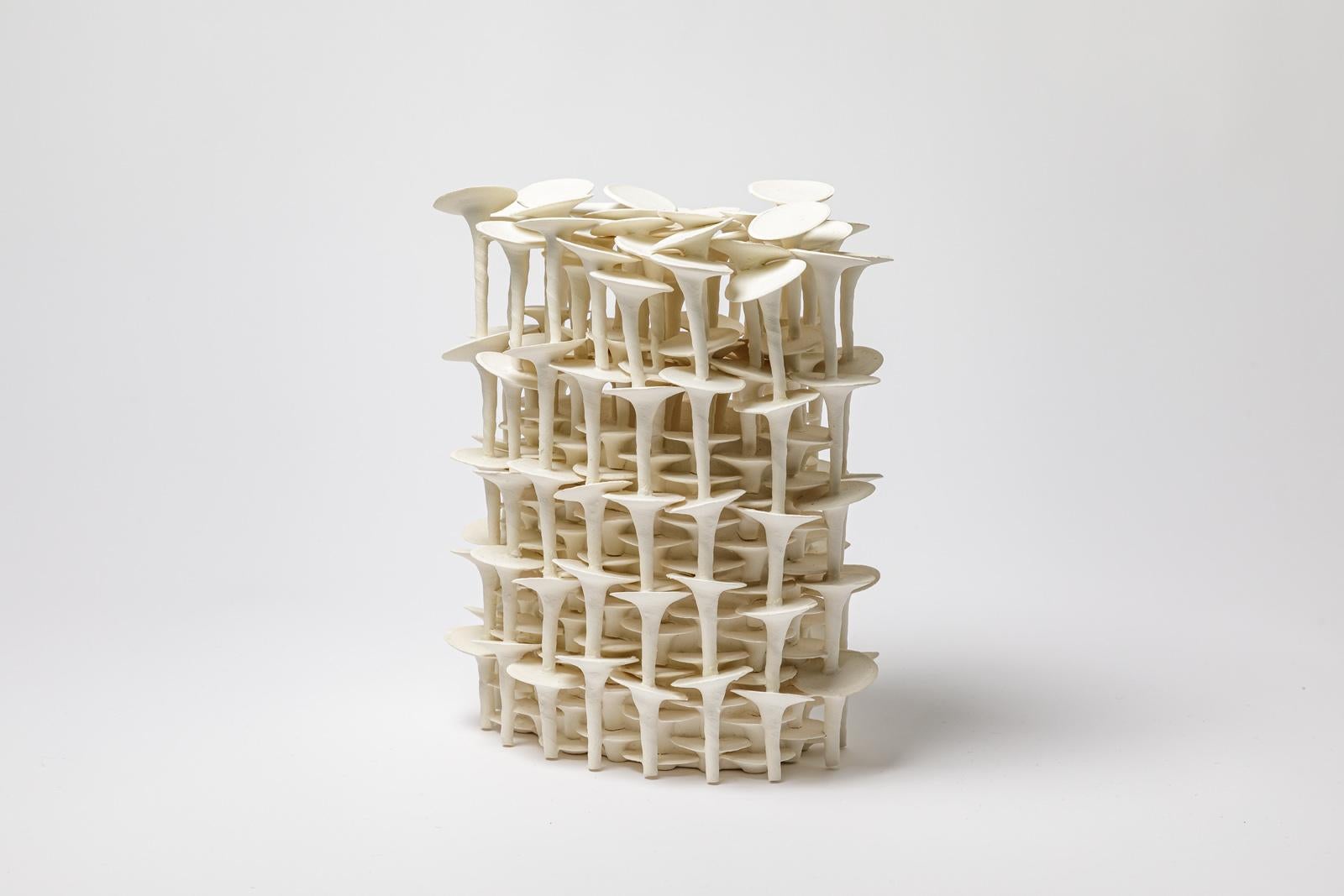 Porzellanskulptur „Solctice“, von Mart Schrijvers, 2022 (Französisch) im Angebot