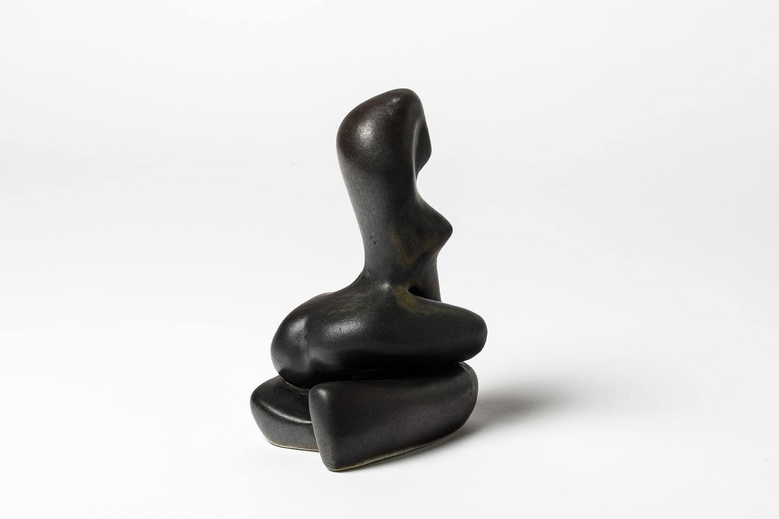 Une sculpture en porcelaine avec une décoration en glaçure noire par Tim Orr.
Conditions d'origine parfaites.
Signé sous la base,
vers 1970.