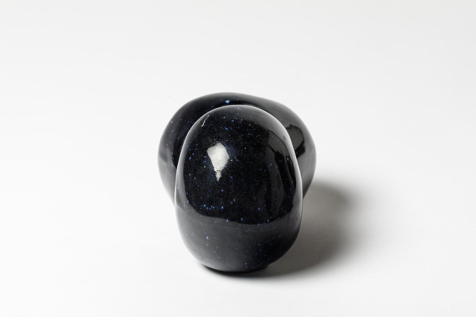 Beaux-Arts Sculpture en porcelaine à décor de glaçure noire de Tim Orr, vers 1970 en vente