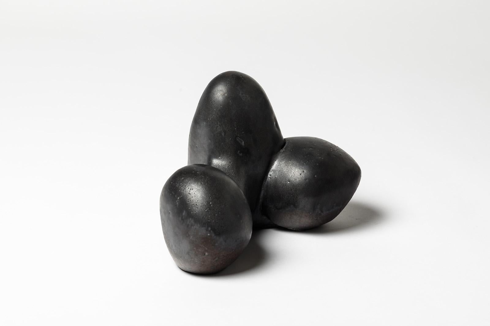20ième siècle Sculpture en porcelaine à décor de glaçure noire de Tim Orr, vers 1970 en vente