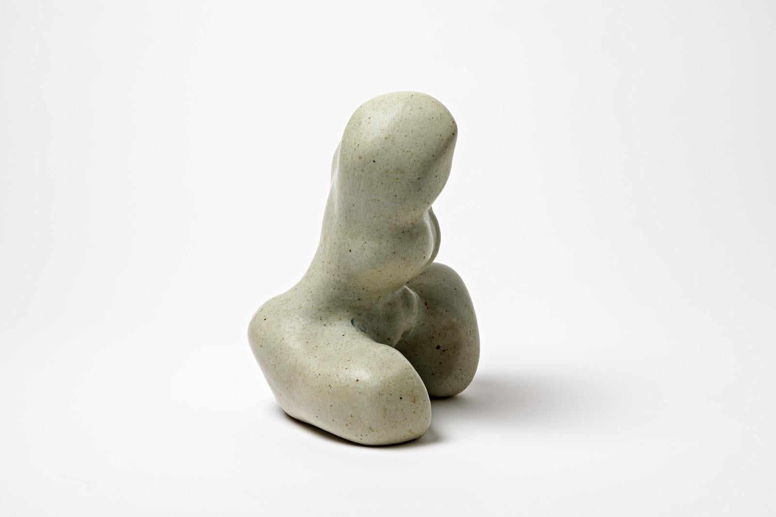 Escultura de porcelana con decoración de esmalte verde de Tim Orr, hacia 1970 Bellas artes en venta