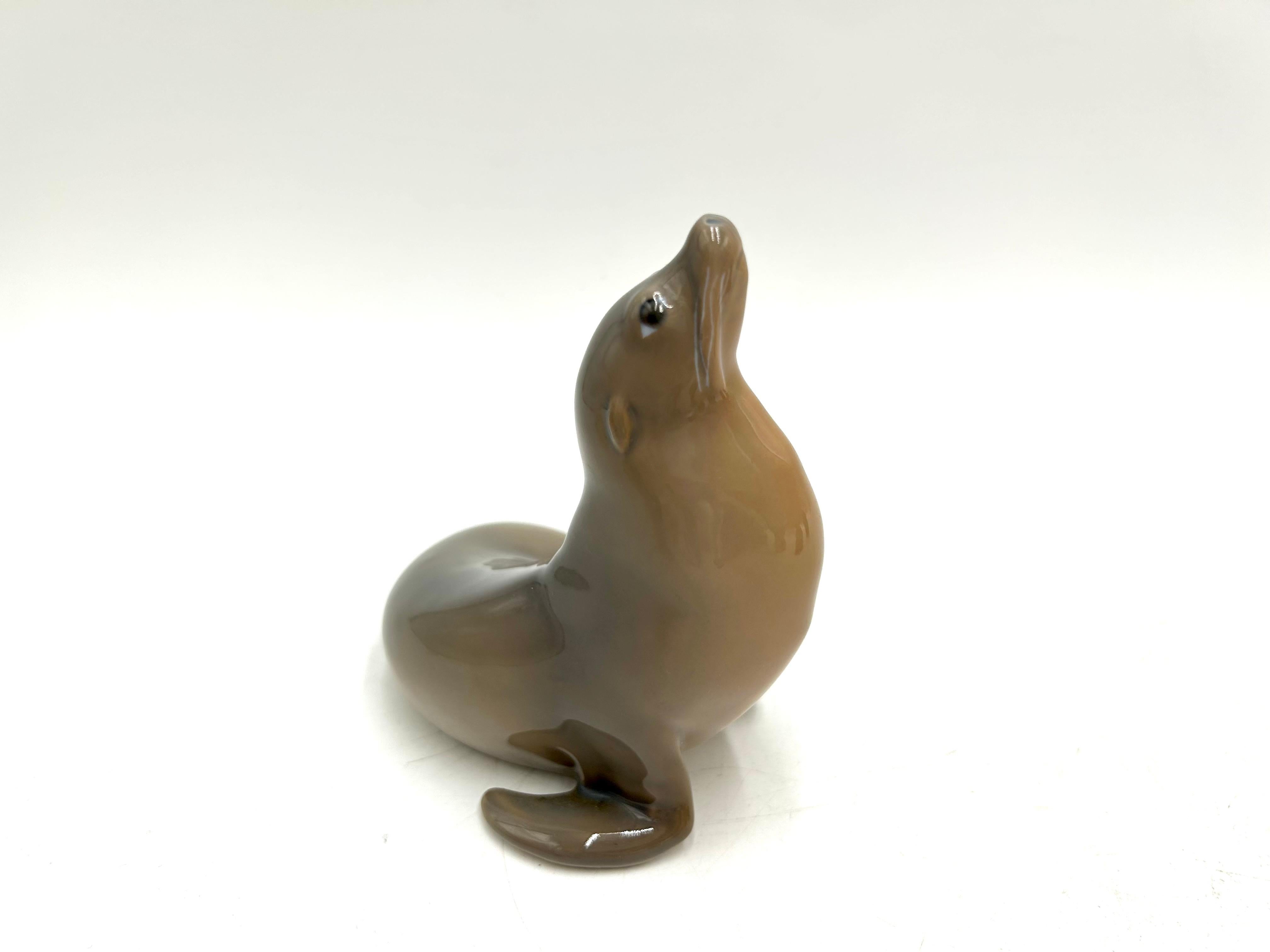 Porcelain seal figurine, made in Denmark by Royal Copenhagen.

Mark used in 1979-1983.

Very good condition, no damage.

Measures: height 12cm, width 10cm, depth 8cm.
