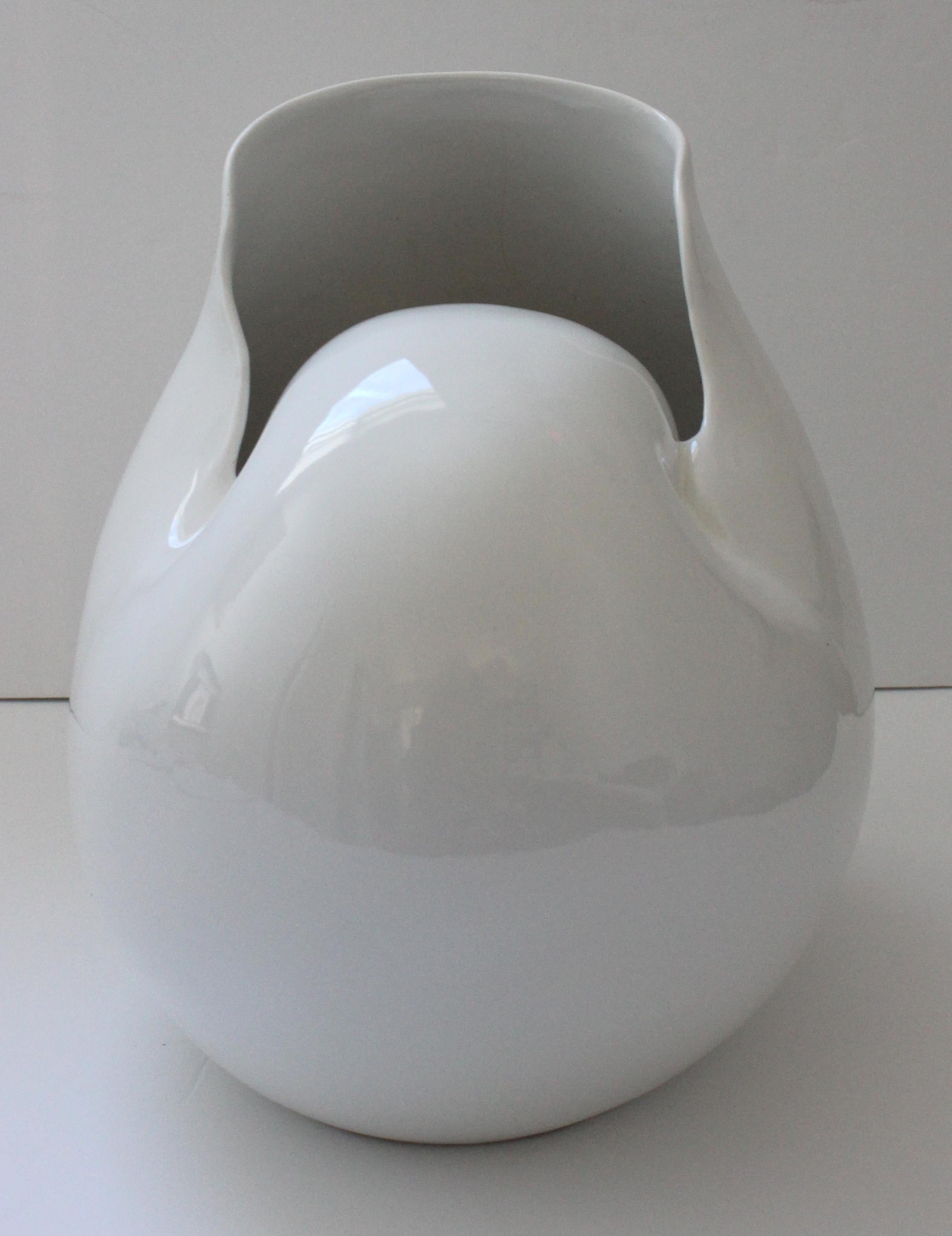 Porcelain Seashell Vase For Sale 3