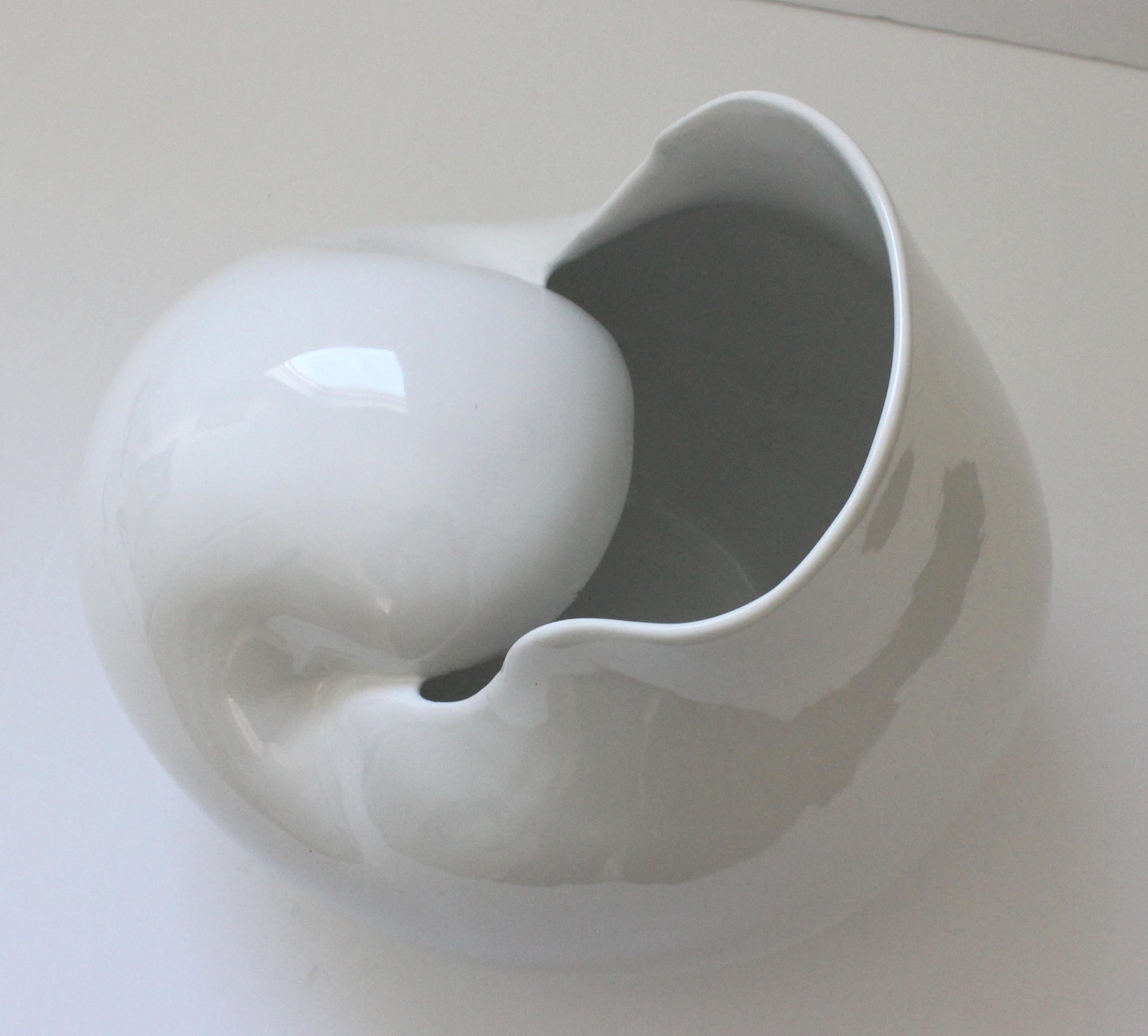 Porcelain Seashell Vase For Sale 4