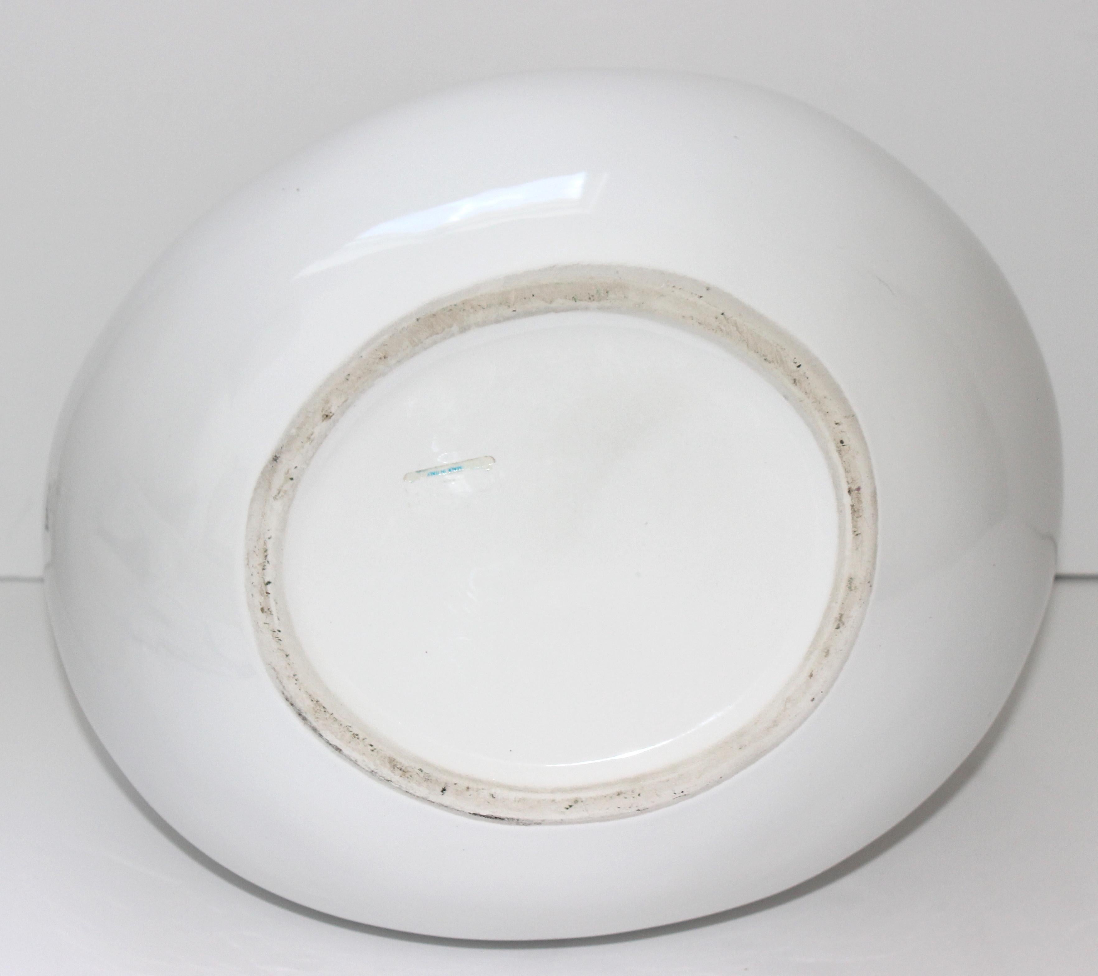 Porcelain Seashell Vase For Sale 1