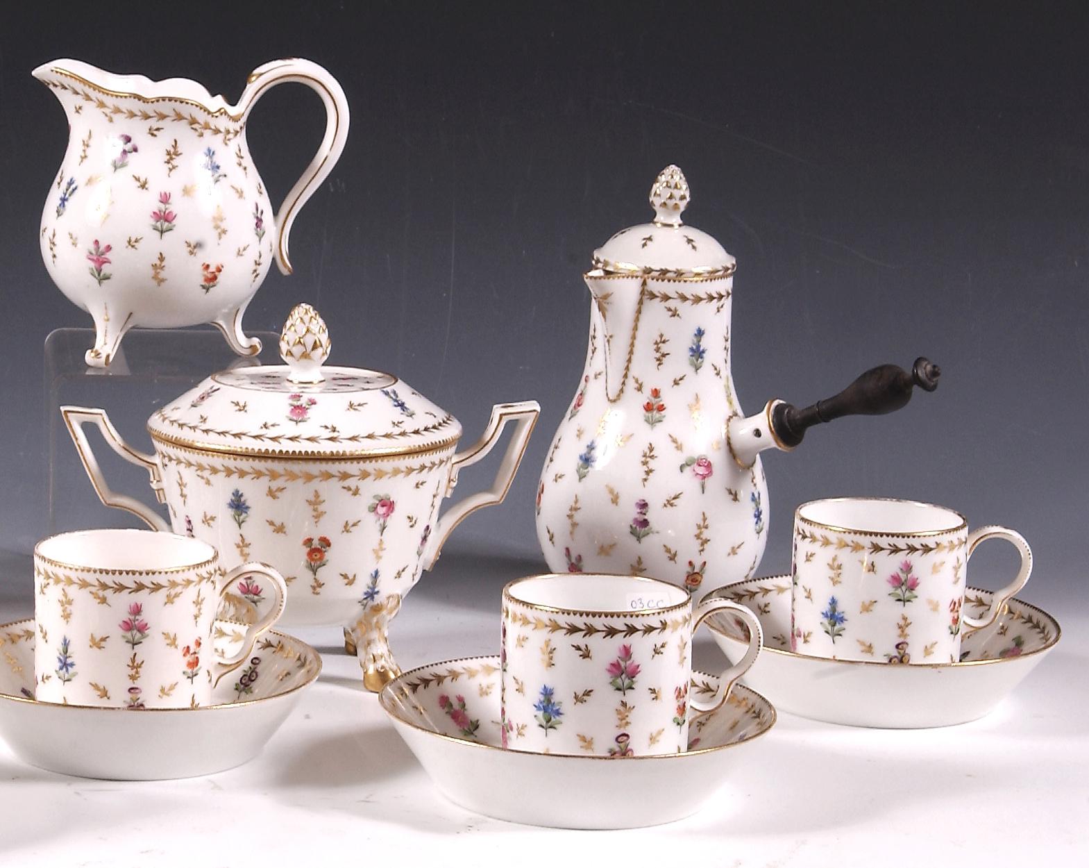 Neoclassical Porcelain Service, Monsieurs's Manufacture in Clignancourt, France, circa 1785 For Sale