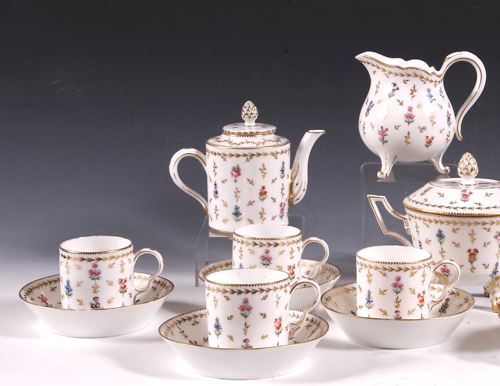 French Porcelain Service, Monsieurs's Manufacture in Clignancourt, France, circa 1785 For Sale