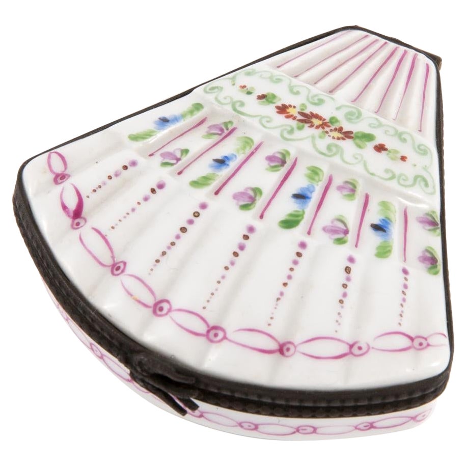 Boîte à pharmacie en porcelaine
