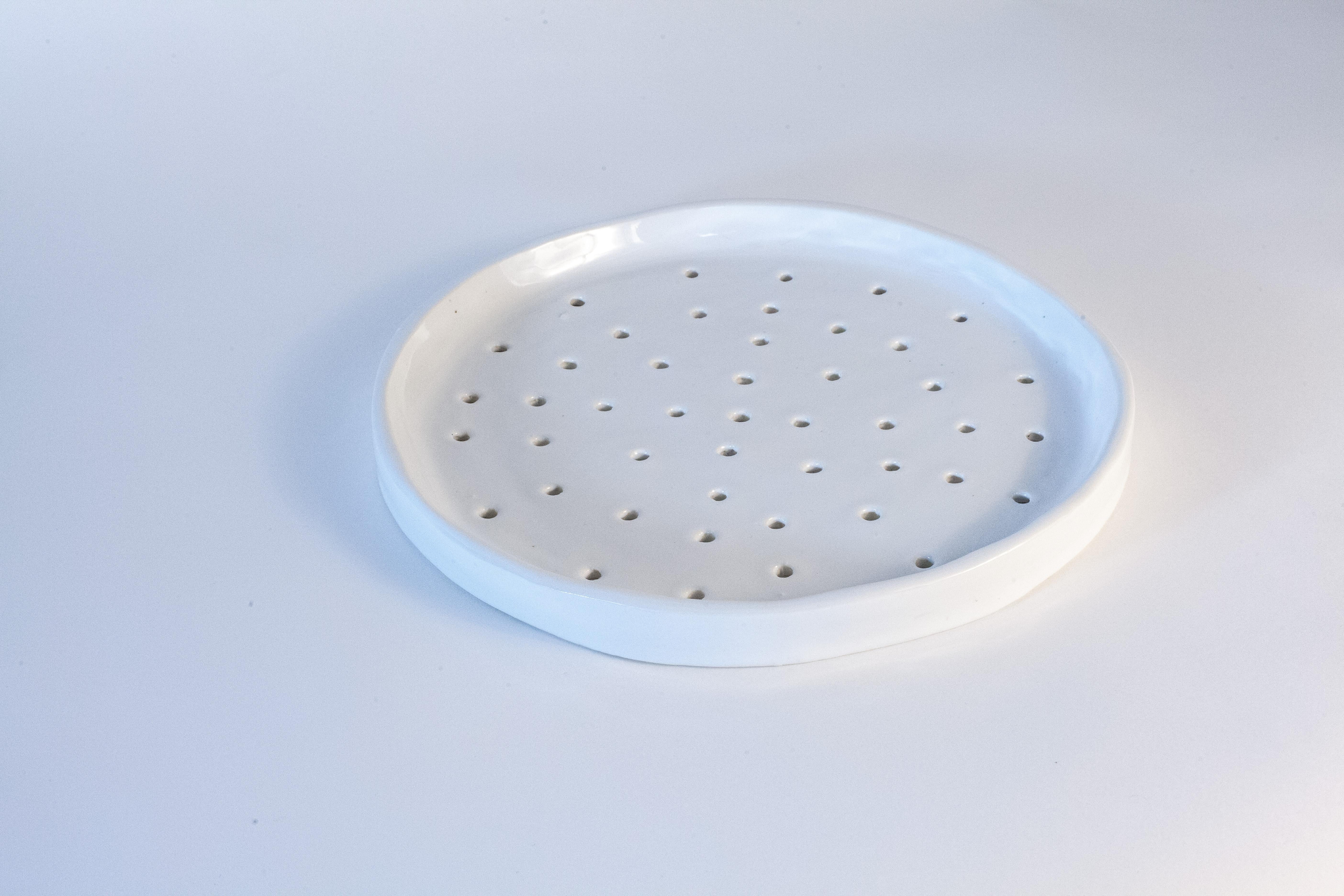 Porcelain Sieve Tray by Christine Roland In New Condition For Sale In Æbelnæs, Stege