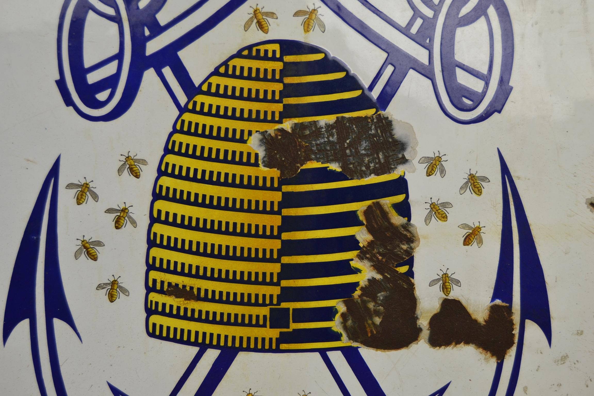 Porcelain Sign with Beehive and Bees, 1946, Belgium In Good Condition In Antwerp, BE