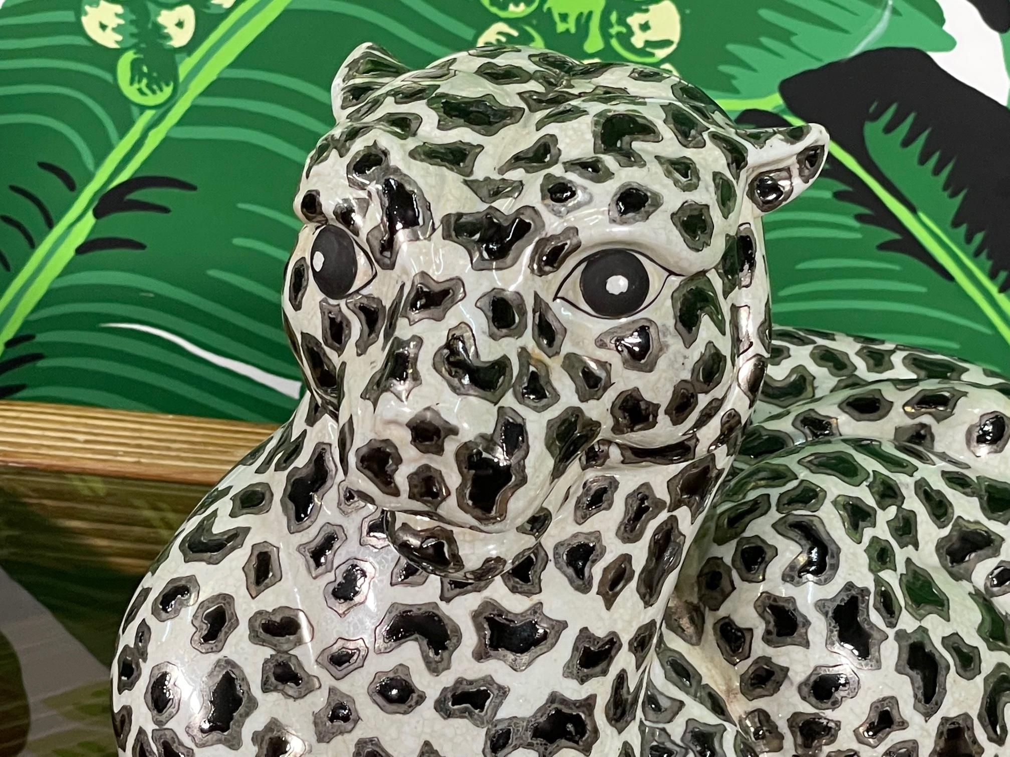 20ième siècle Statue de léopard en porcelaine argentée et noire en vente